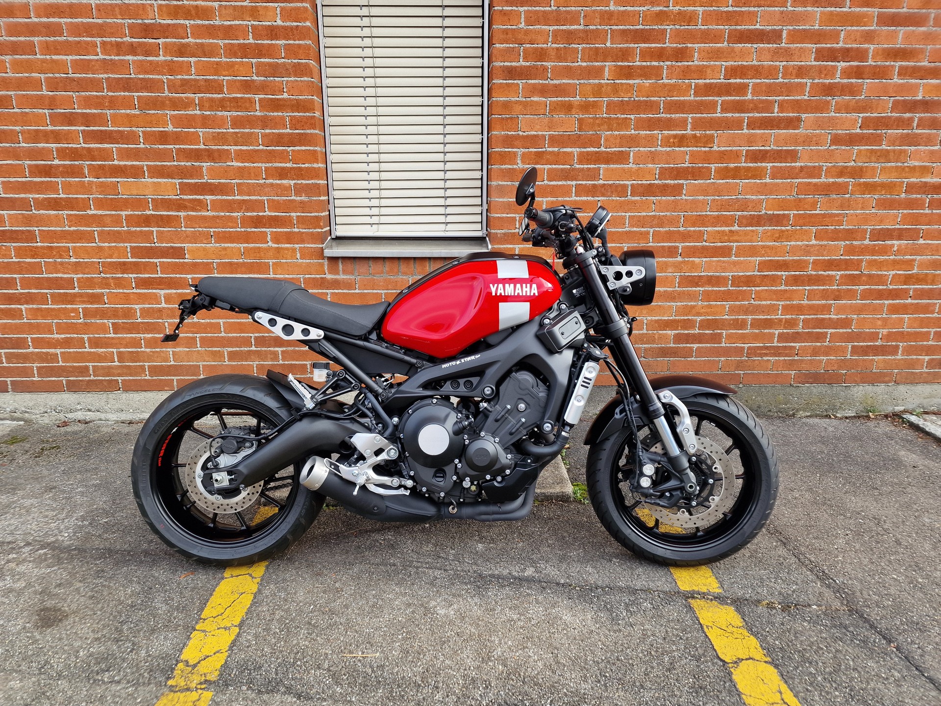 YAMAHA XSR 900-image-1