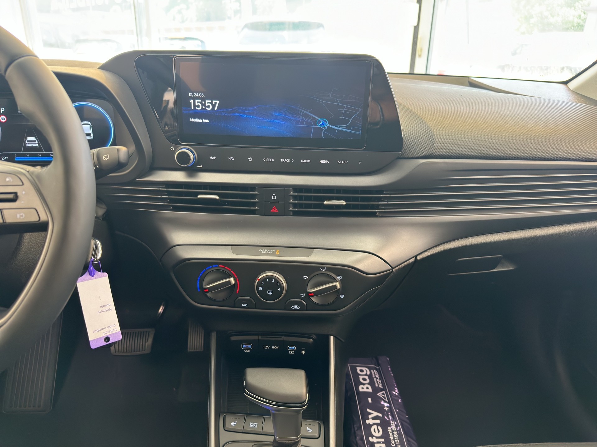 HYUNDAI i20 1.0 T-GDi Amplia-image-8
