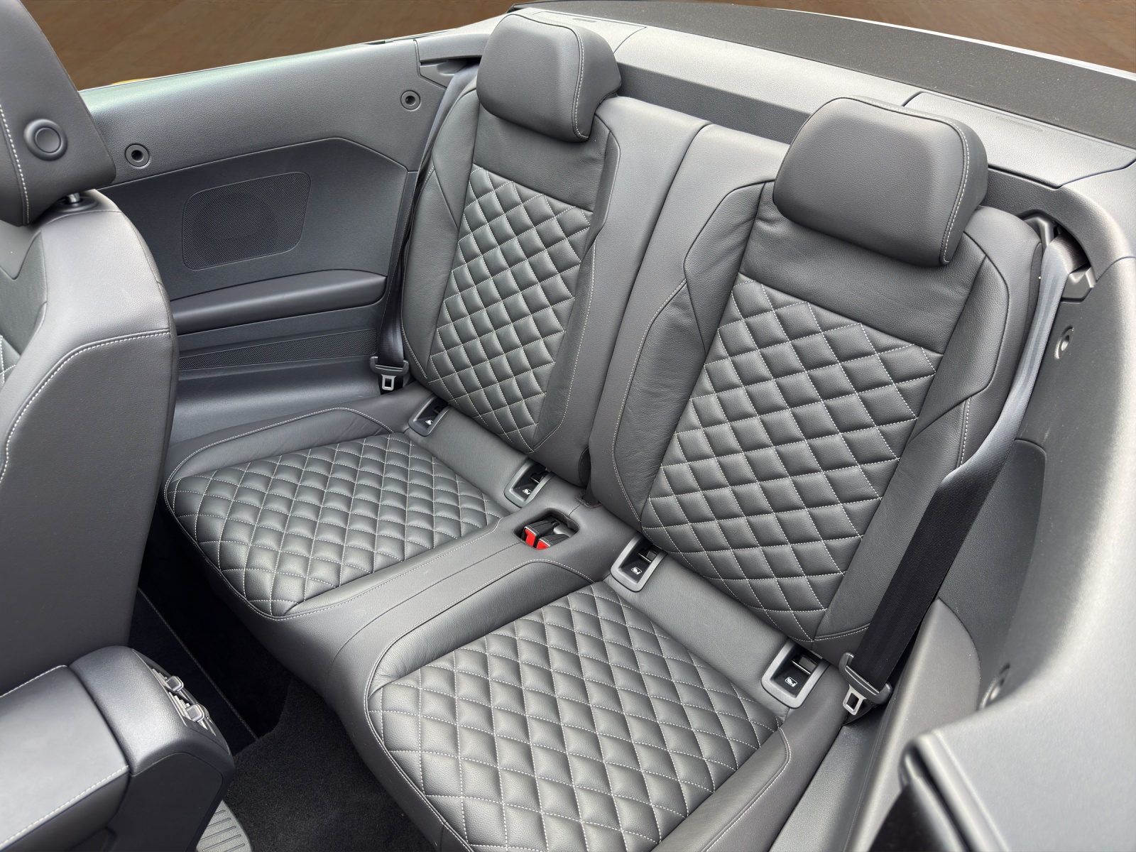 VW T-Roc Cabriolet 1.5 TSI R-Line DSG-image-8