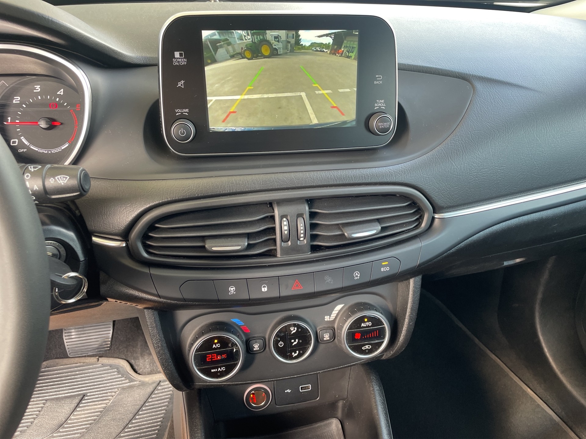FIAT Tipo 1.6MJ Station Wagon Lounge DCT-image-11