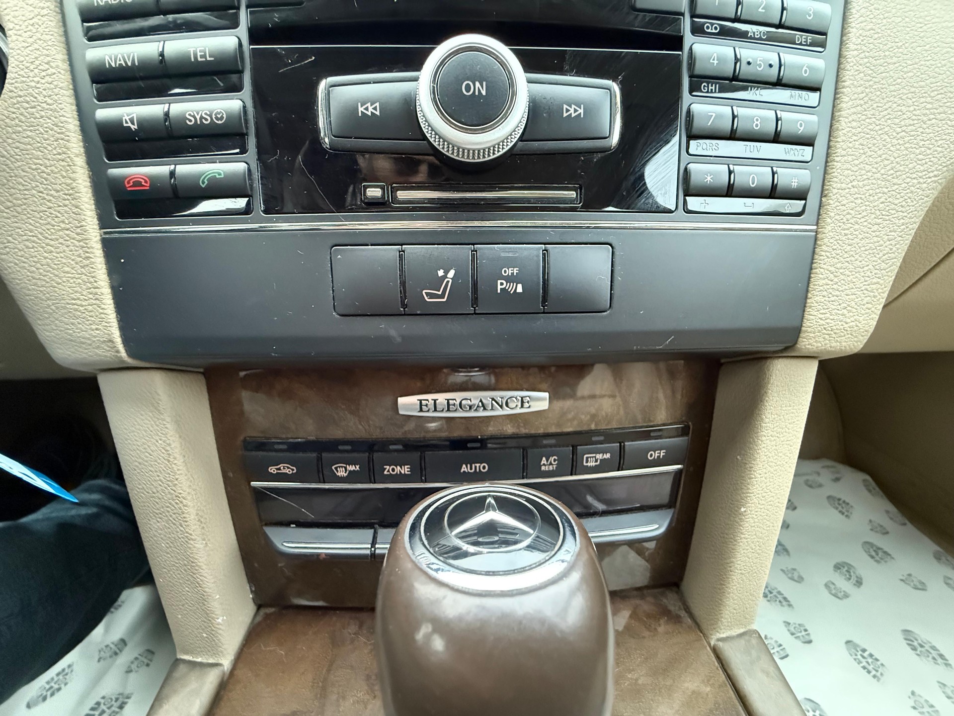 MERCEDES-BENZ E 250 CDI BlueEfficiency Elégance Automatic-image-15