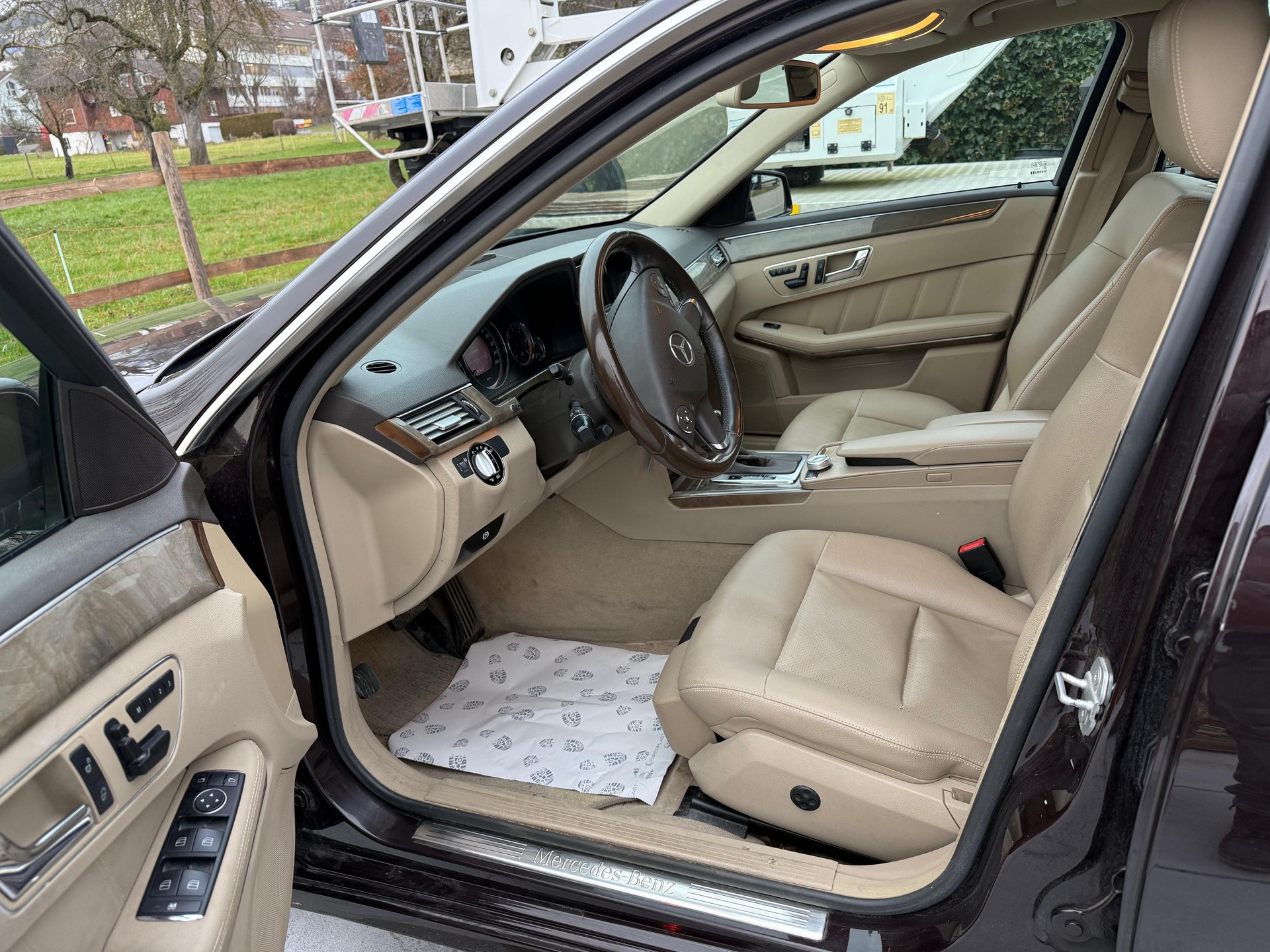 MERCEDES-BENZ E 250 CDI BlueEfficiency Elégance Automatic-image-9