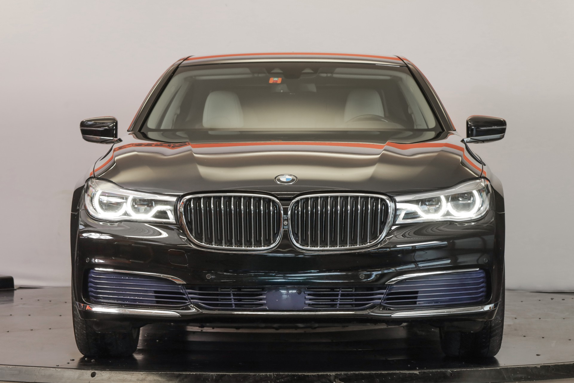 BMW 730d xDrive Steptronic-showroom-element-1