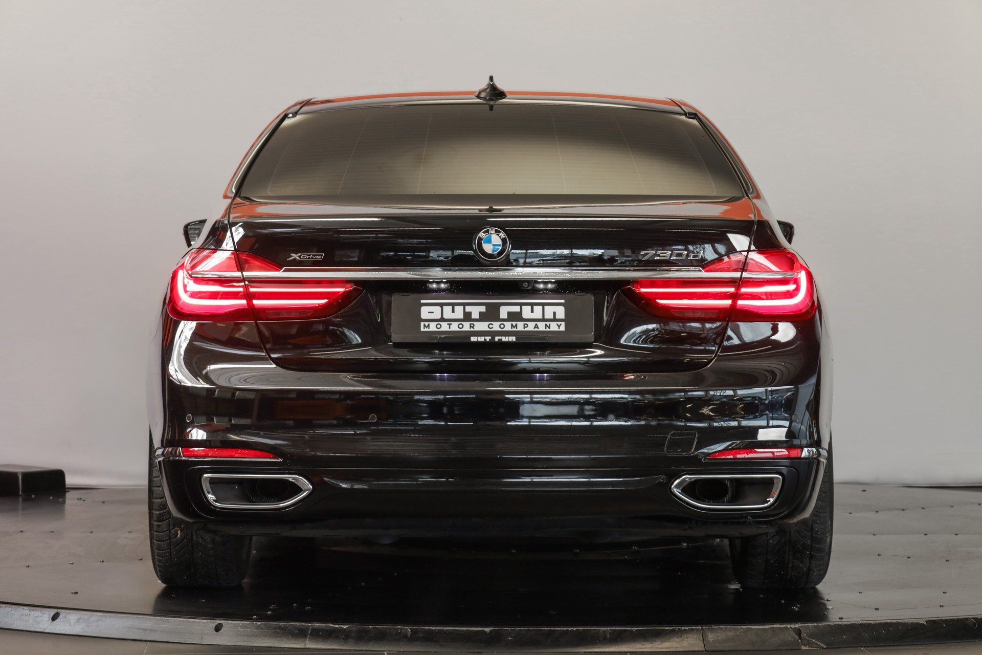 BMW 730d xDrive Steptronic-showroom-element-2