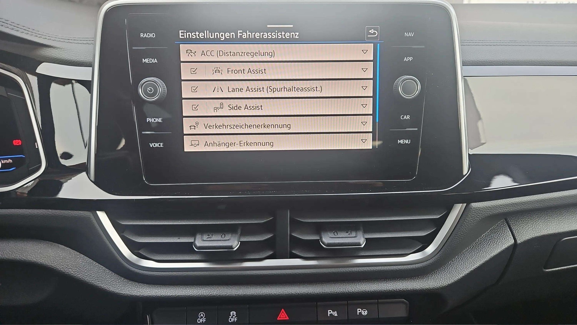 VW T-Roc 2.0 TSI R DSG 4Motion (Facelift) Black Style mit El. Ledersitze & AHK-image-21
