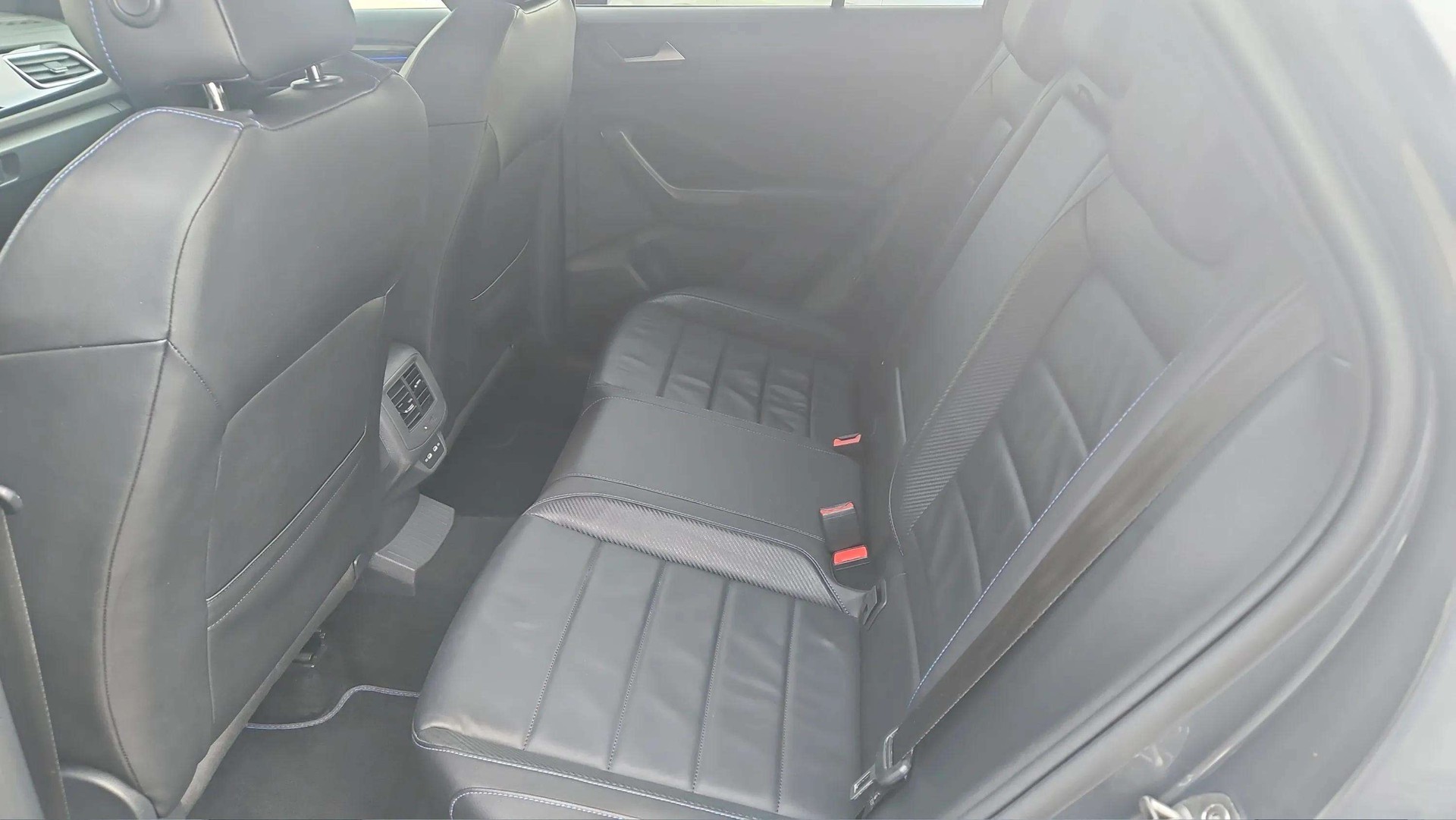 VW T-Roc 2.0 TSI R DSG 4Motion (Facelift) Black Style mit El. Ledersitze & AHK-image-12