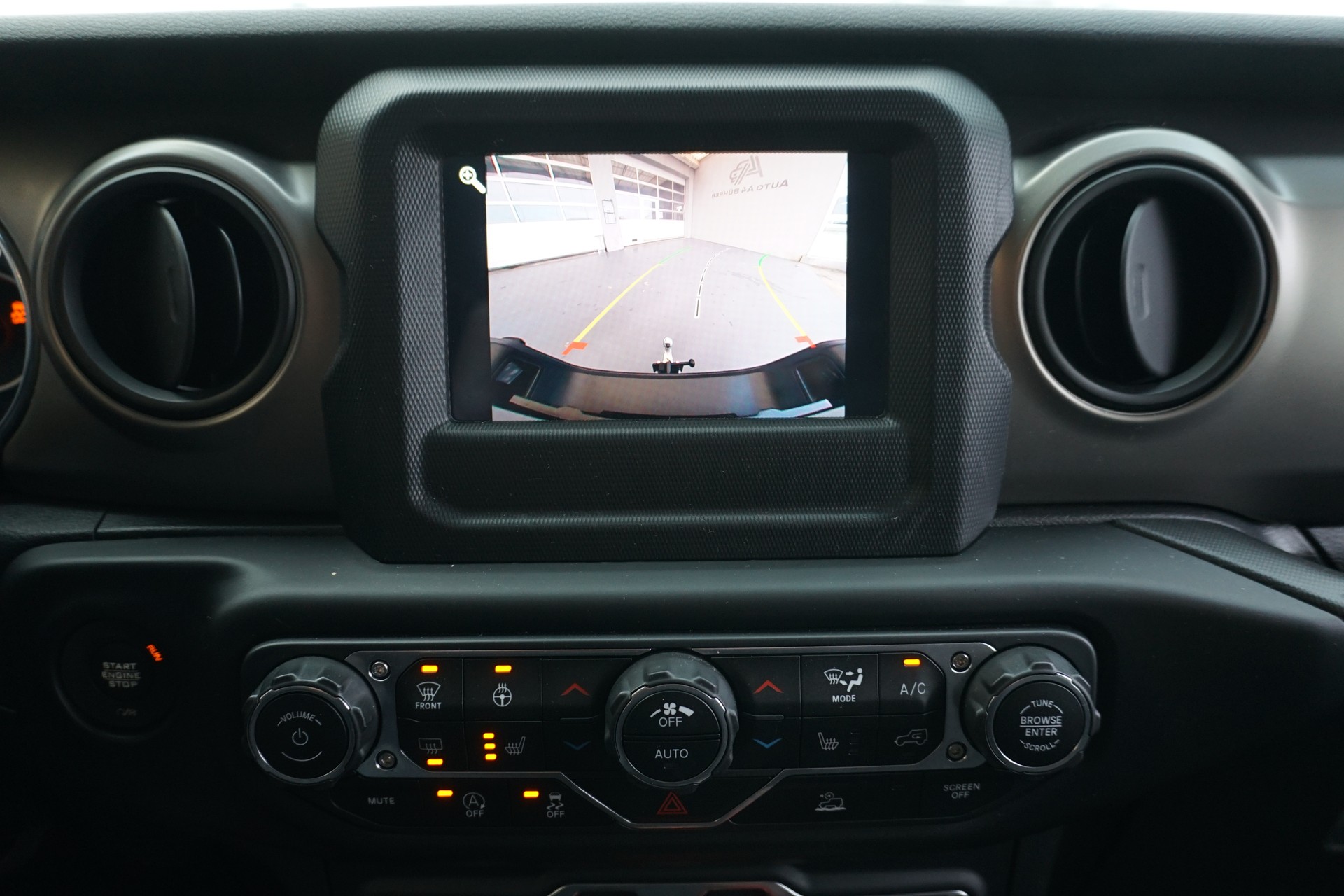 JEEP Gladiator 3.6 iV6 Sport 4WD 284PS 100% Benzin-image-24