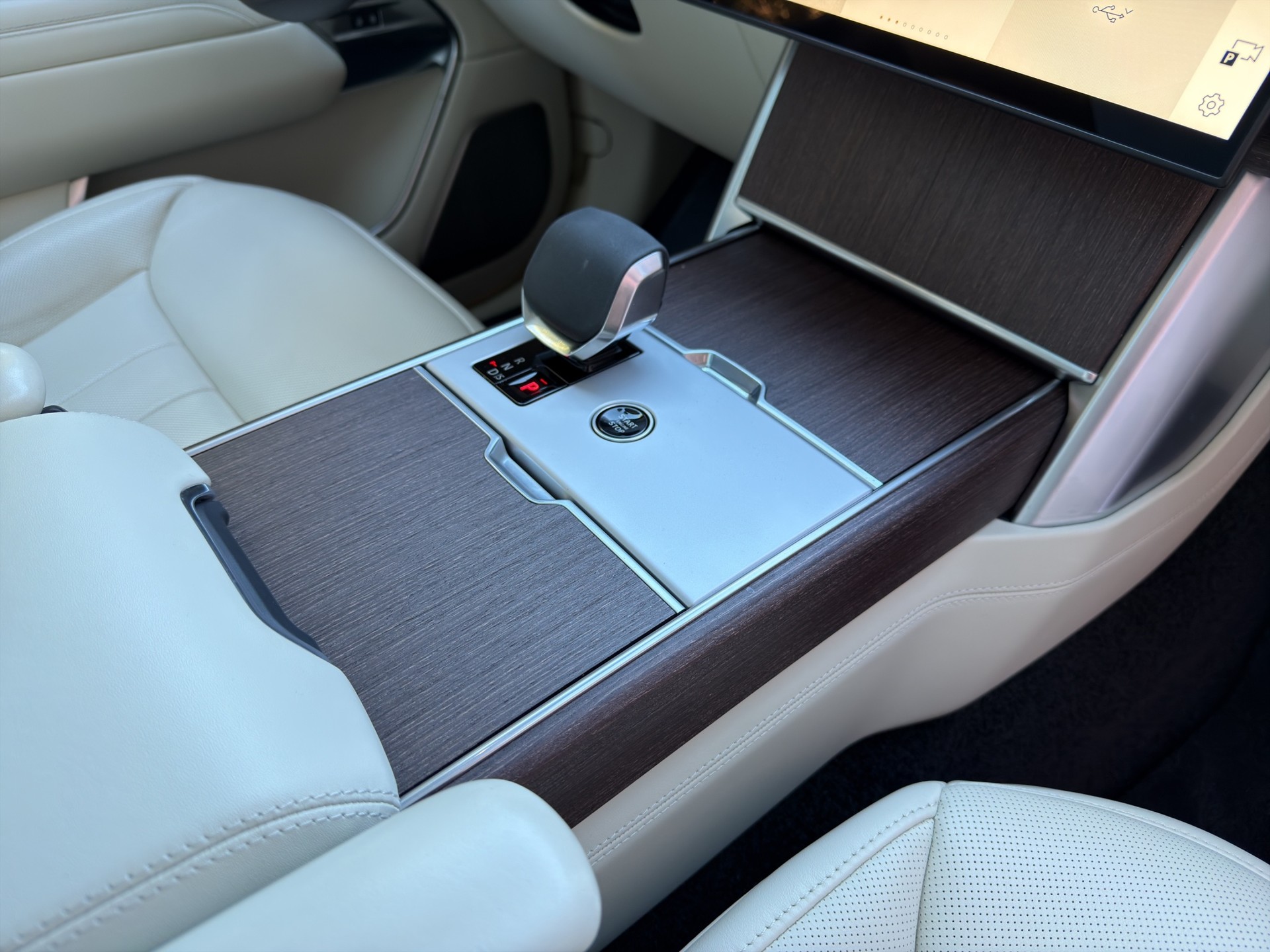 LAND ROVER Range Rover LWB P460e Si6 PHEV Autobiography Automatic-image-24