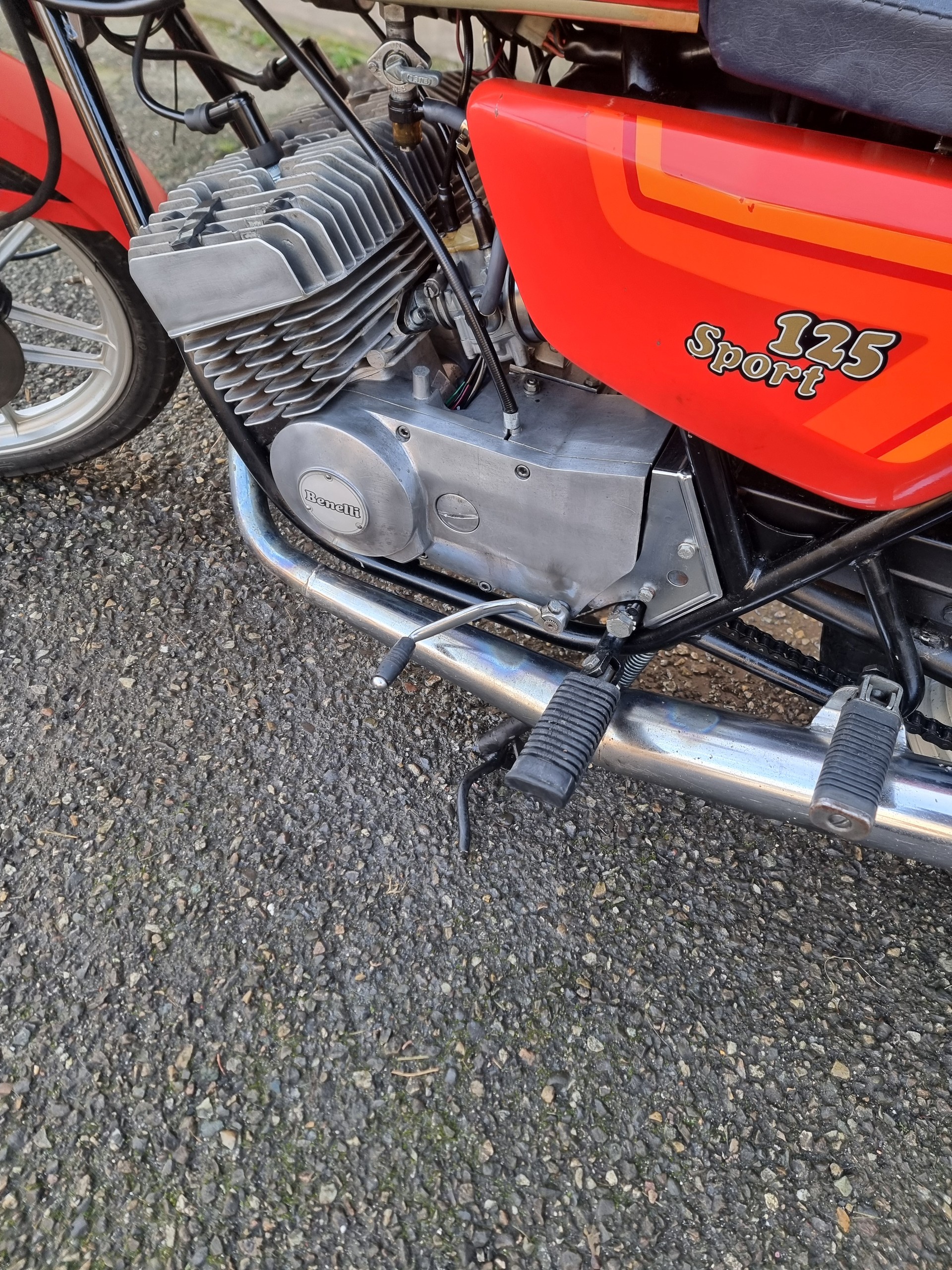 BENELLI MH 125 sport-image-12