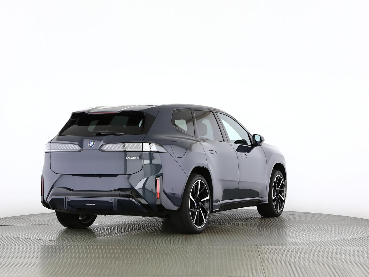 BMW iX3 50 xDrive-showroom-element-1