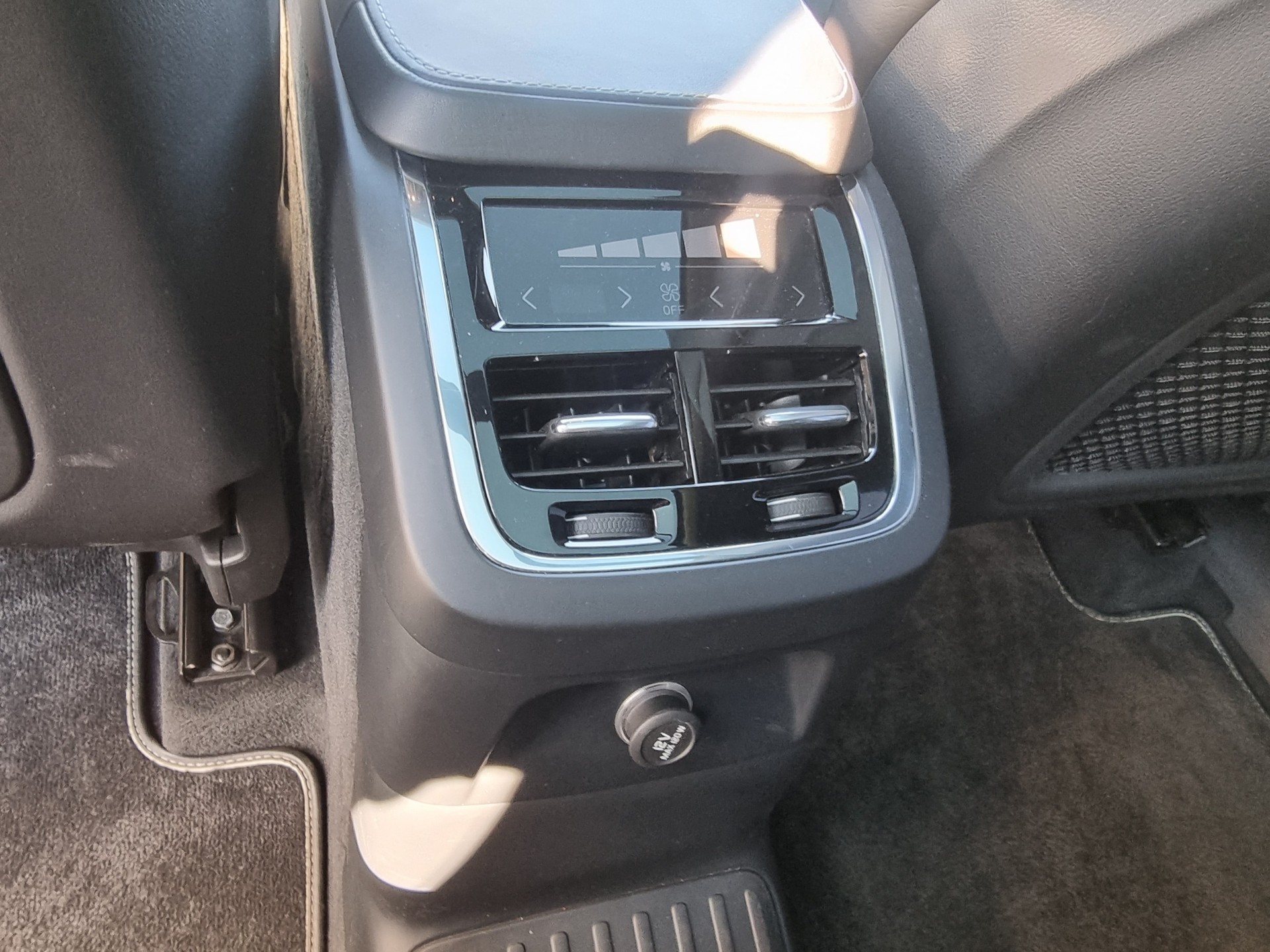 VOLVO XC90 T8 AWD R-Design Geartronic-image-10