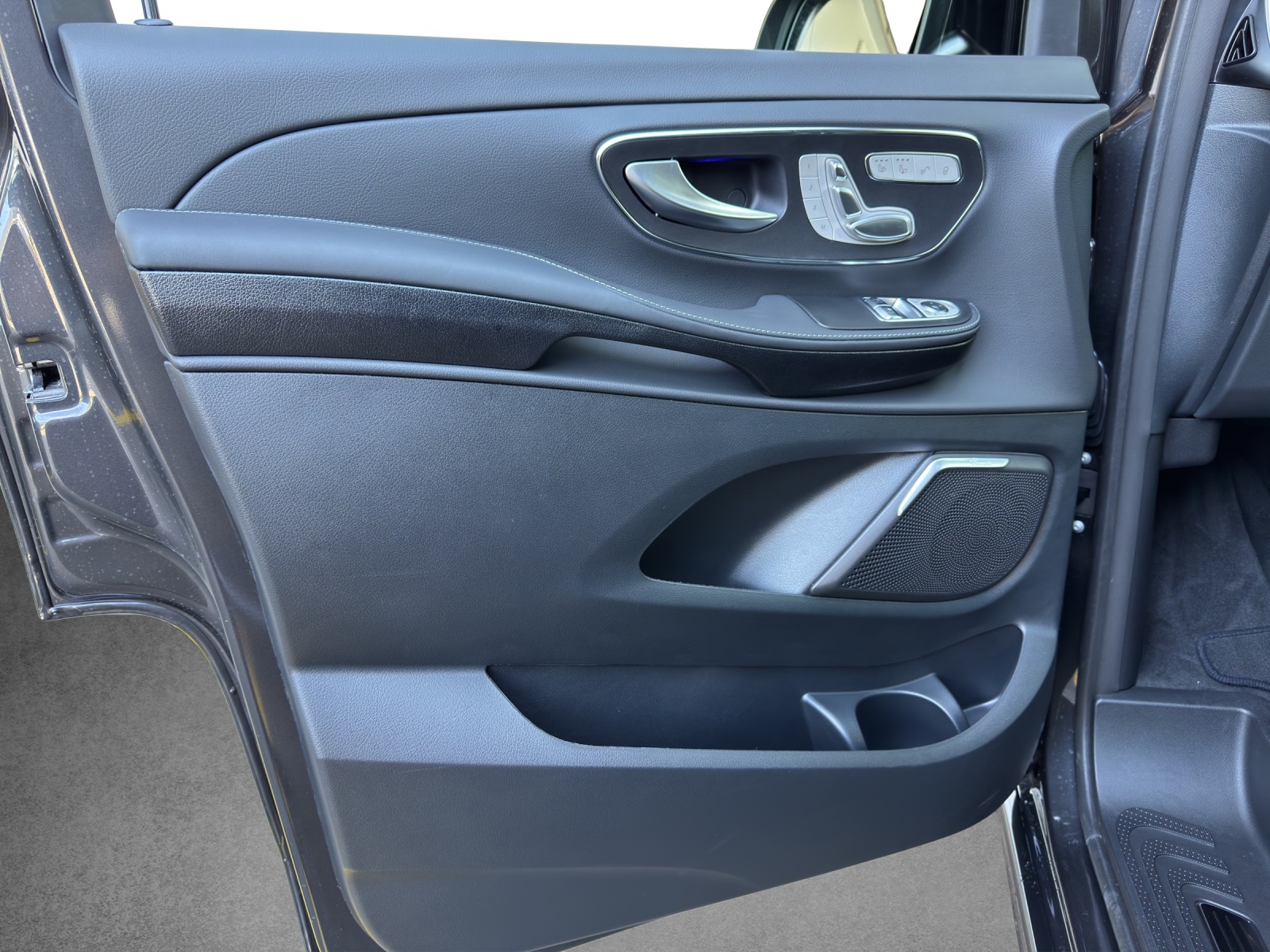 MERCEDES-BENZ V 300 d lang Exclus. 9G-T-image-12