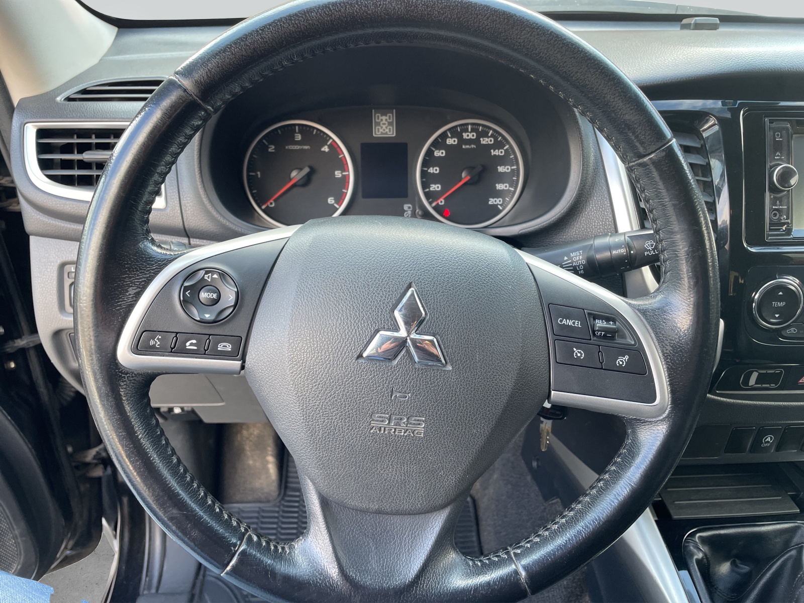 MITSUBISHI L 200 2.4 Style Double Cab-image-5