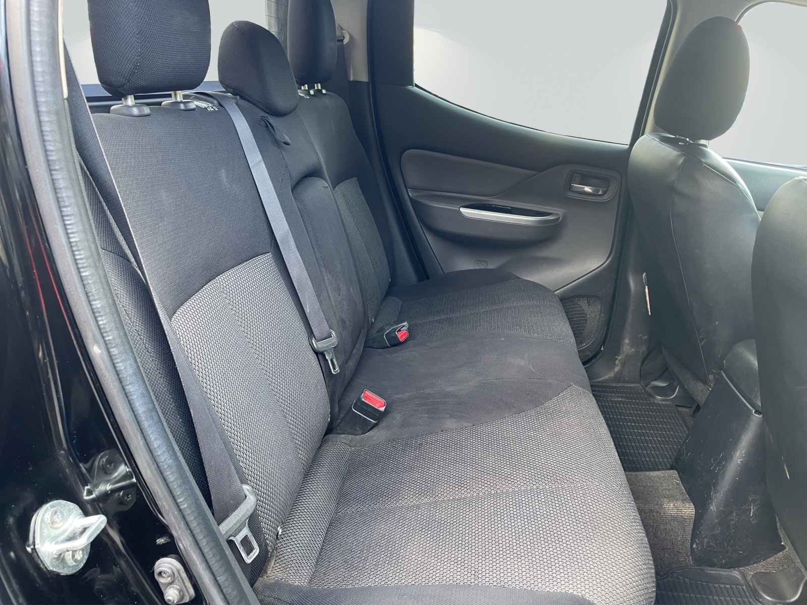 MITSUBISHI L 200 2.4 Style Double Cab-image-9