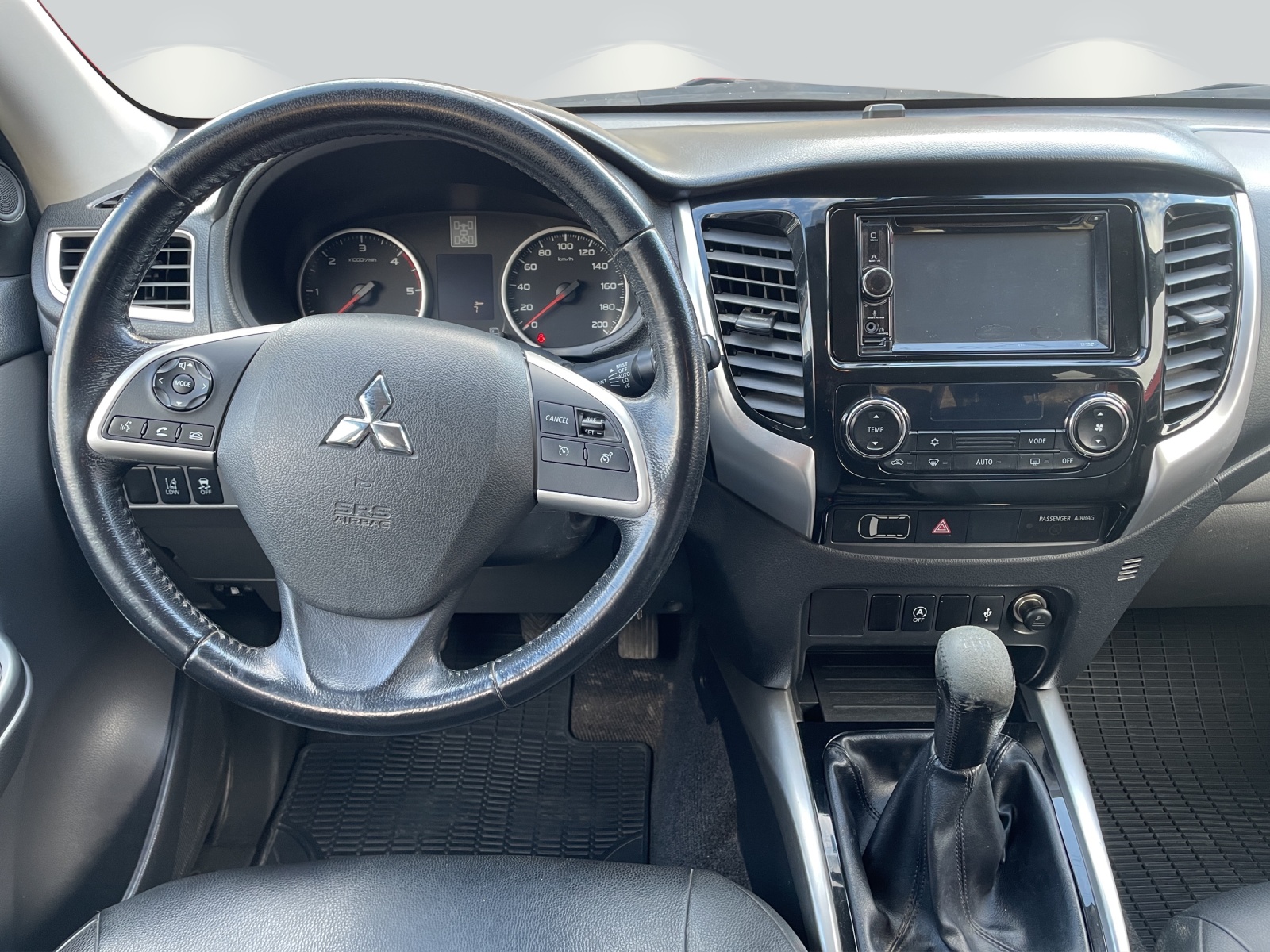 MITSUBISHI L 200 2.4 Style Double Cab-image-6