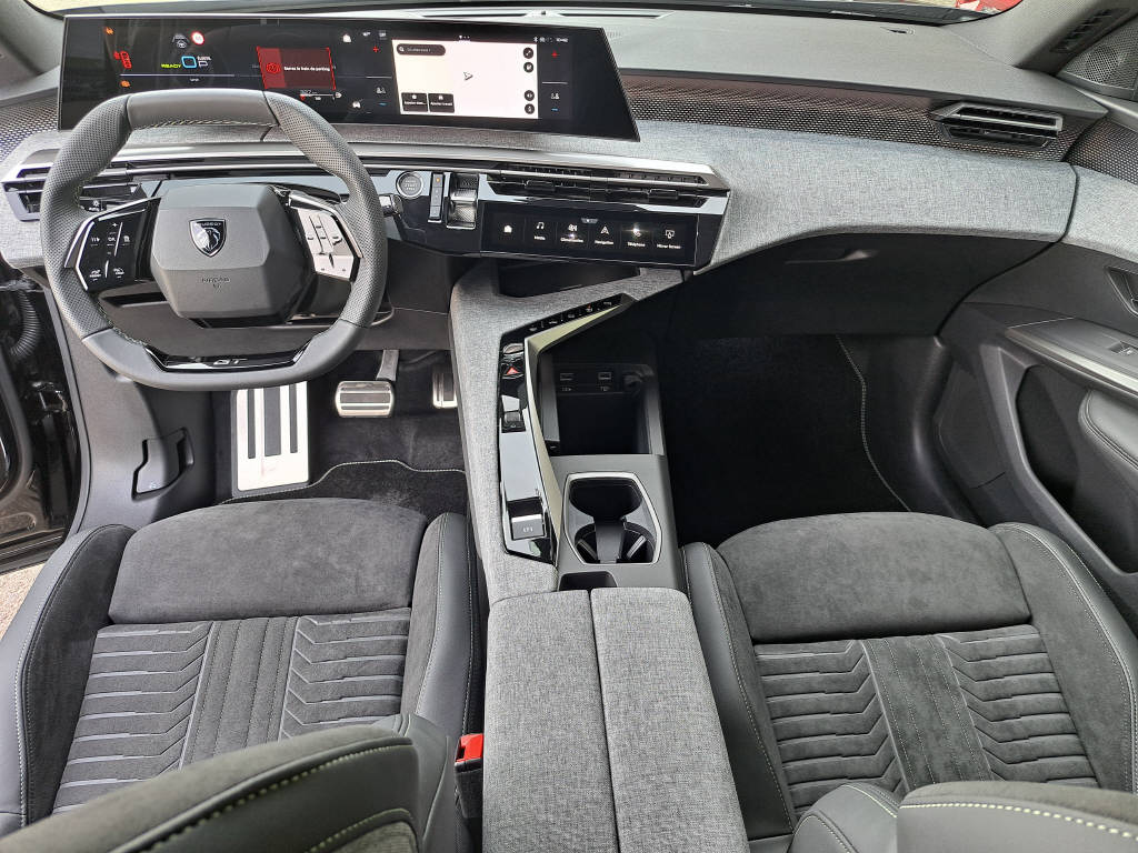 PEUGEOT 3008 1.6 PHEV GT 195cv (crochet)-image-12