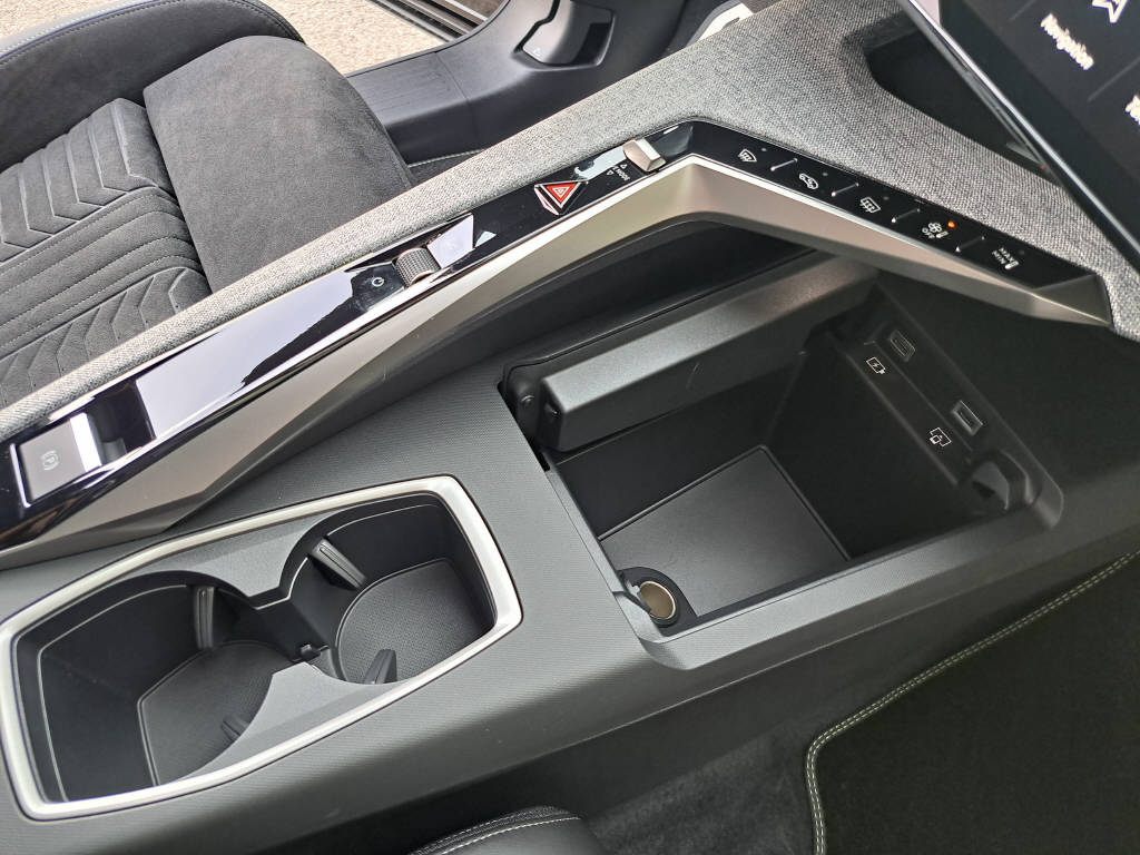 PEUGEOT 3008 1.6 PHEV GT 195cv (crochet)-image-14