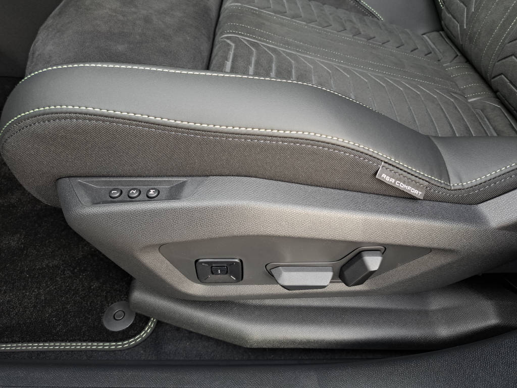 PEUGEOT 3008 1.6 PHEV GT 195cv (crochet)-image-13