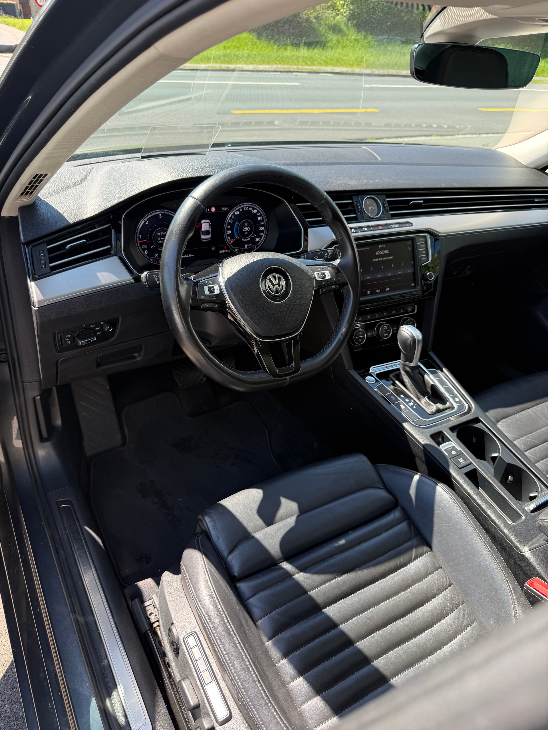 VW Passat 2.0 TDI BMT Highline DSG 4Motion-image-9