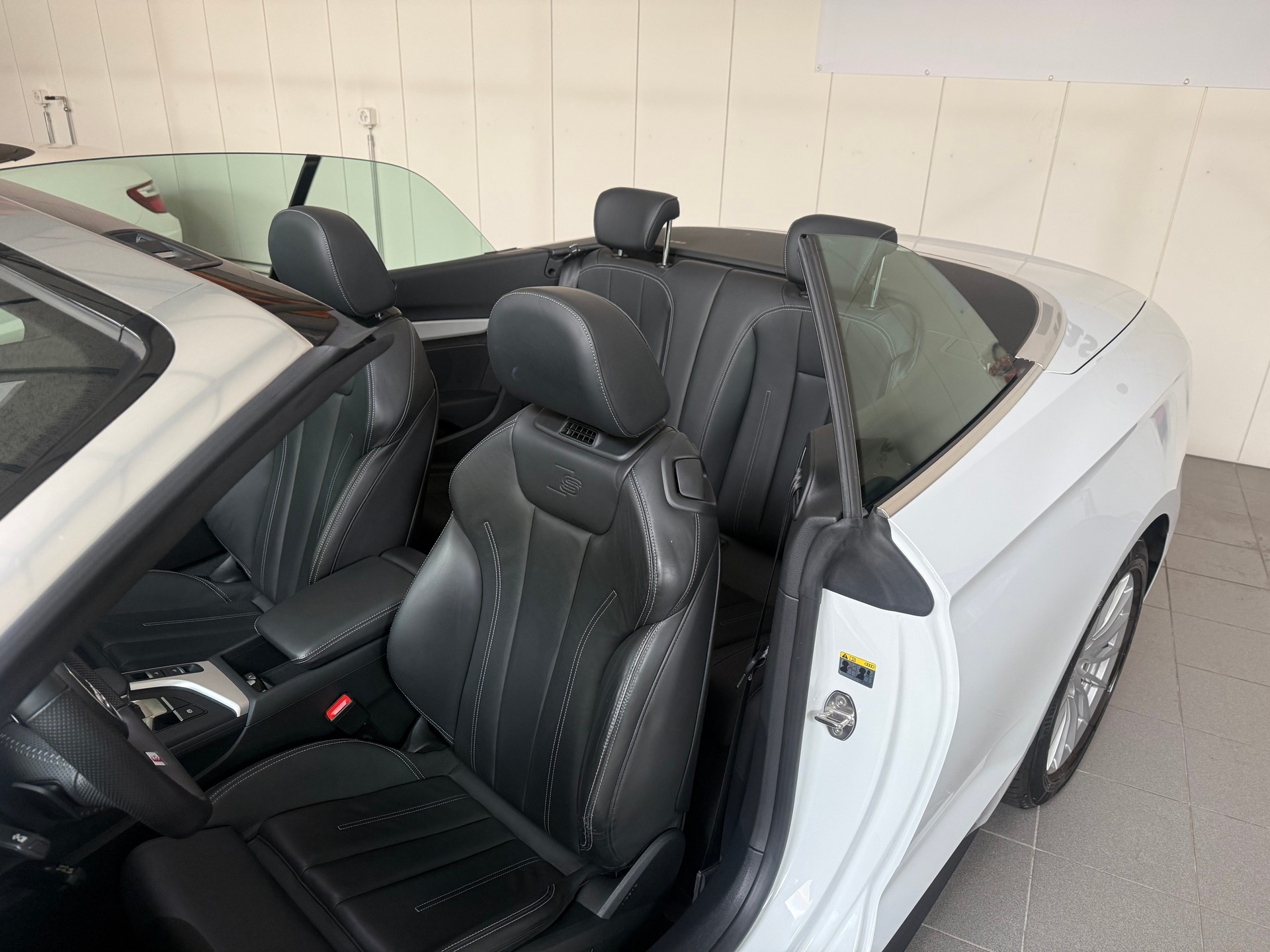 AUDI A5 Cabriolet 45 TFSI S-tronic Sport quattro-image-16