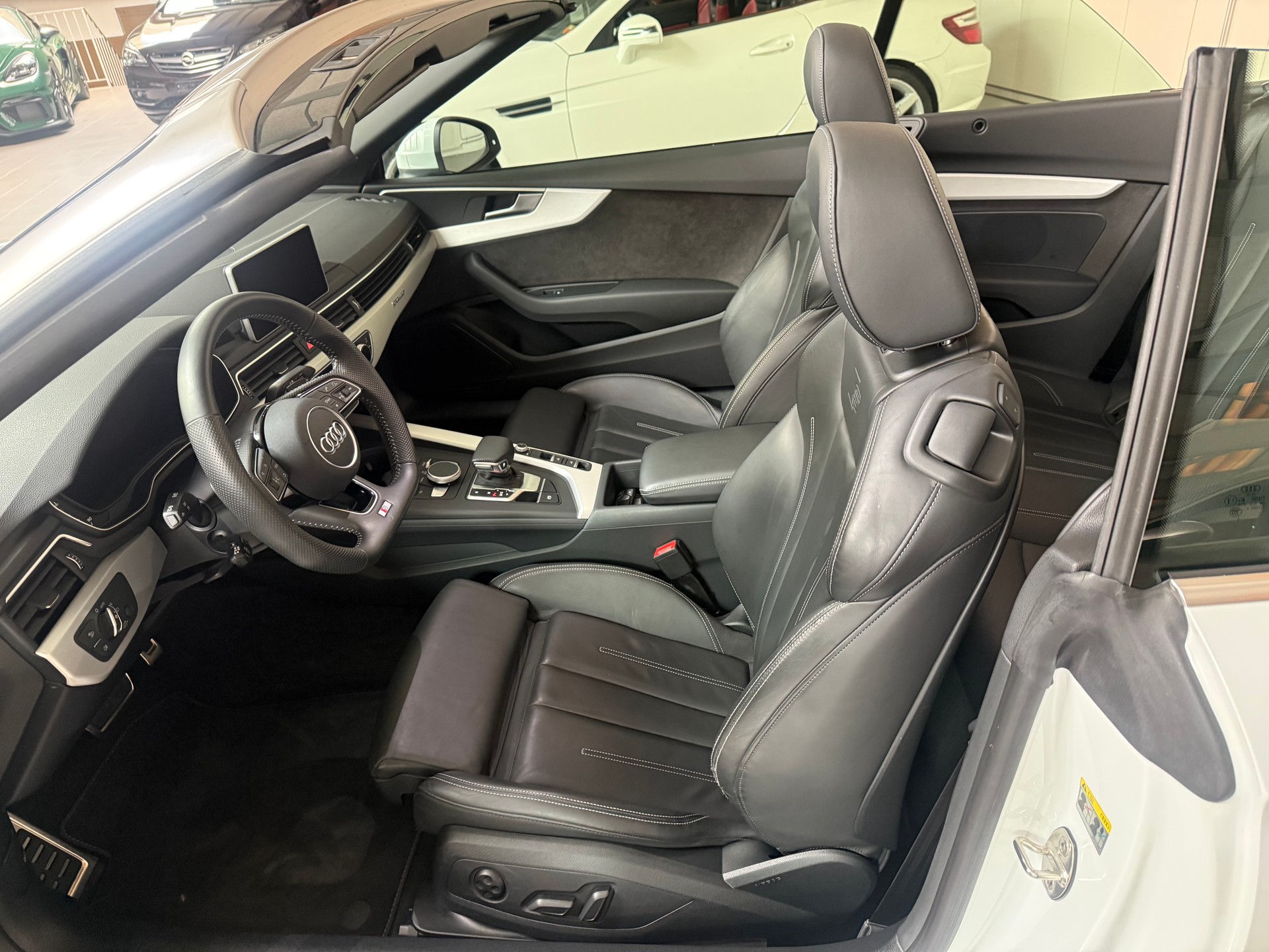 AUDI A5 Cabriolet 45 TFSI S-tronic Sport quattro-image-12
