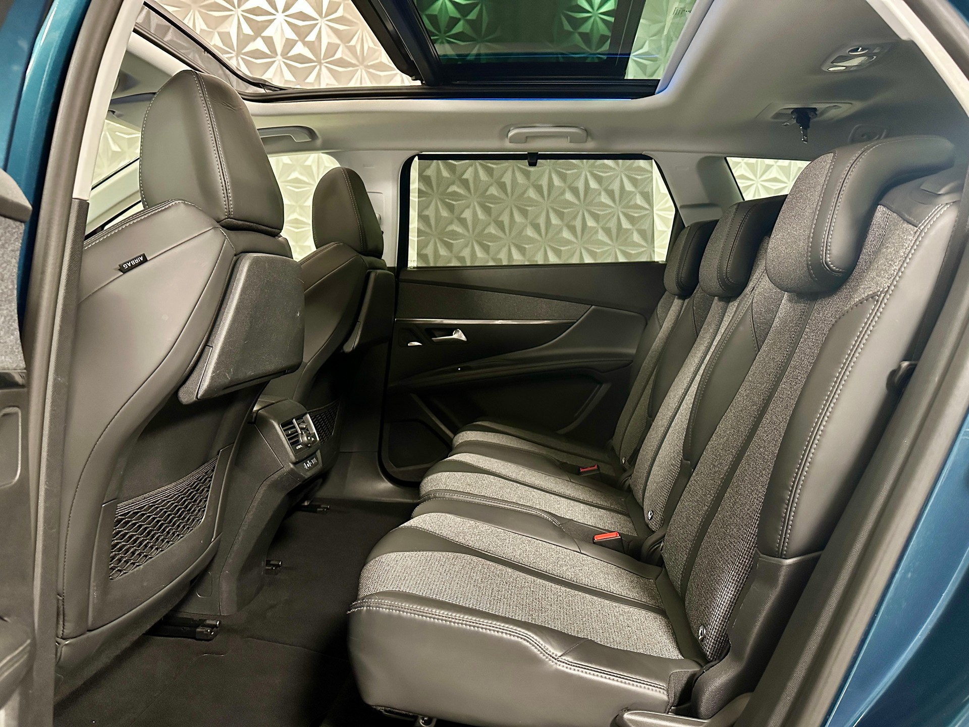 PEUGEOT 5008 1.2 Pure Tech Allure **7-PLÄTZER**-image-16