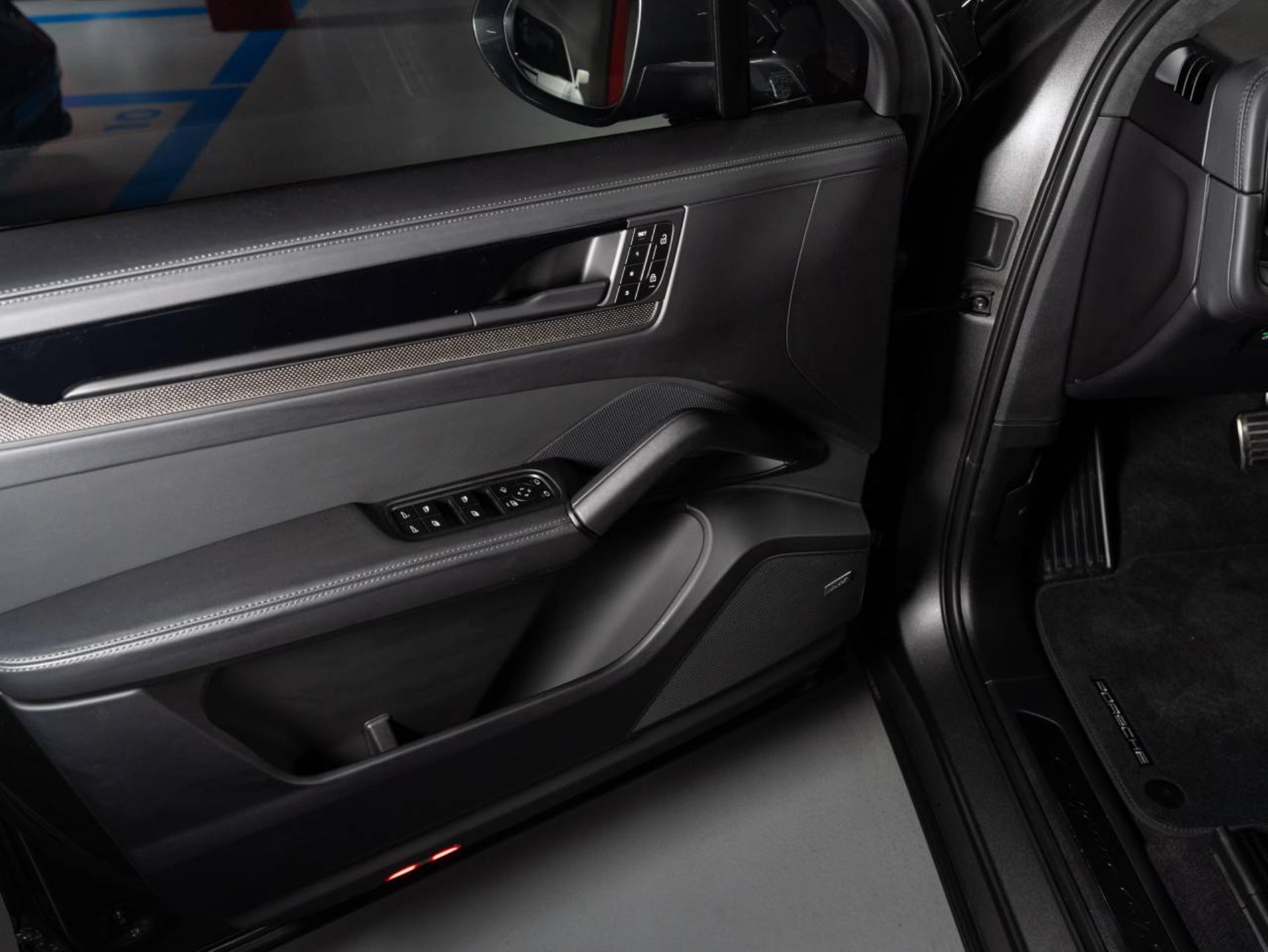 PORSCHE Cayenne GTS-image-15