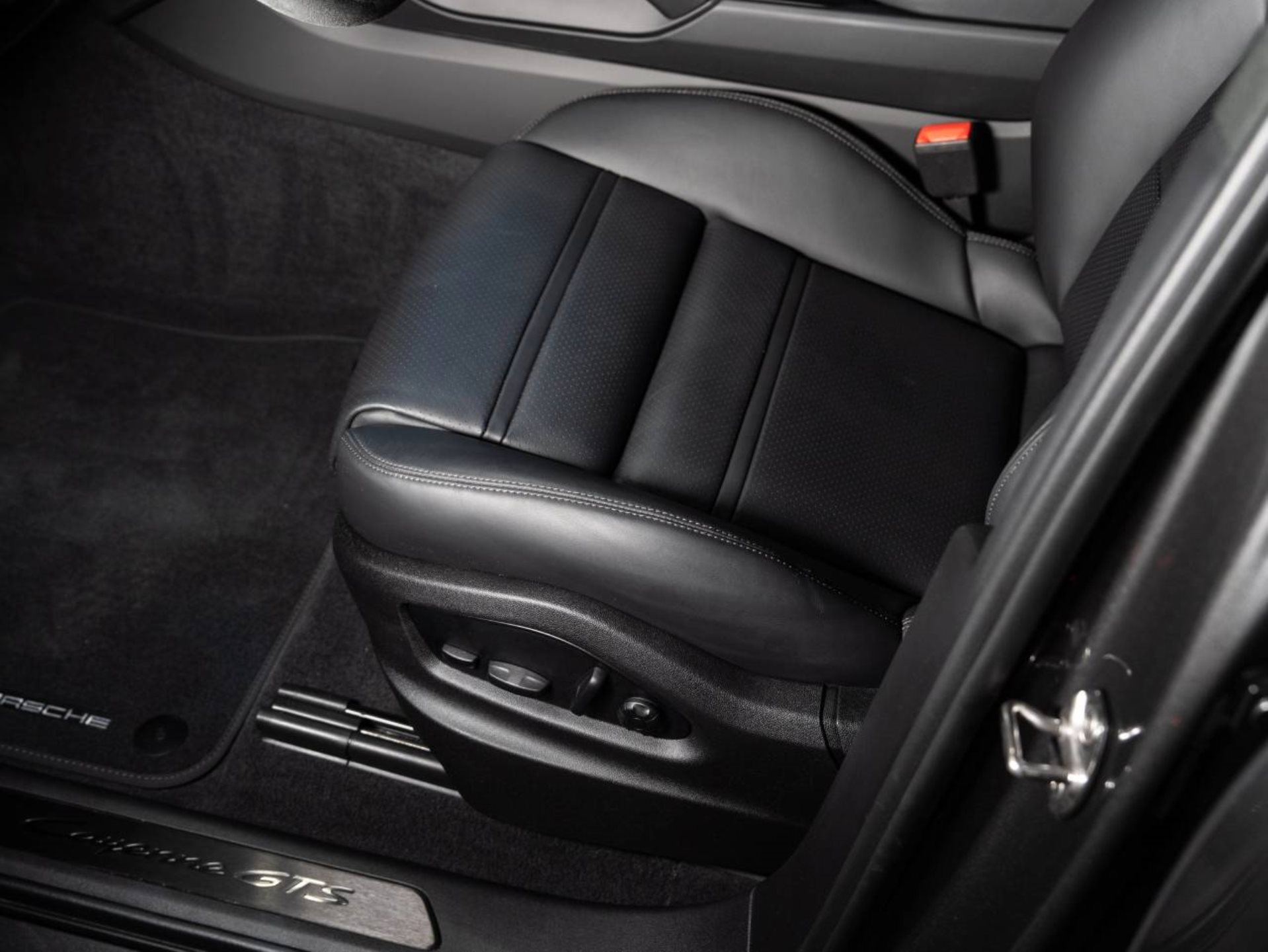 PORSCHE Cayenne GTS-image-14