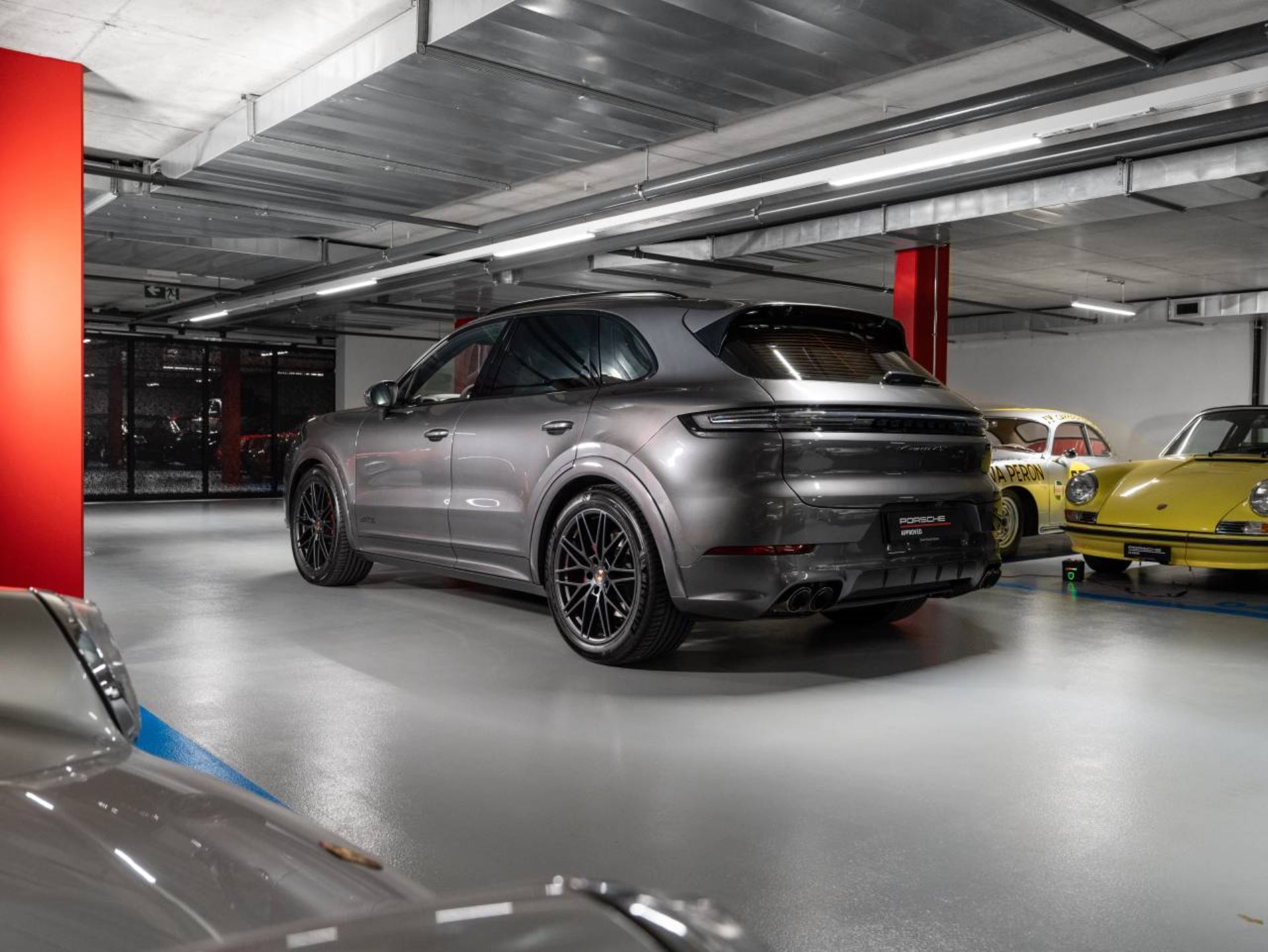 PORSCHE Cayenne GTS-showroom-element-2