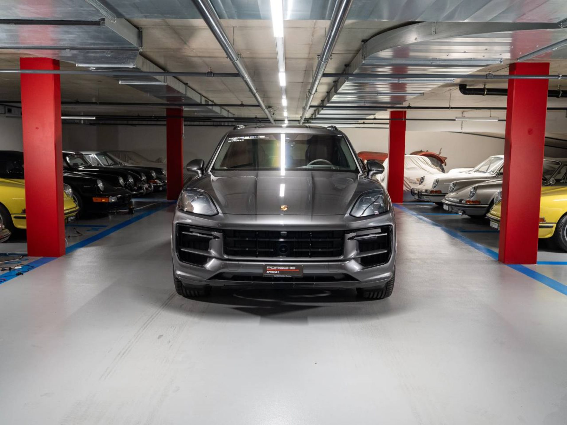 PORSCHE Cayenne GTS-showroom-element-1