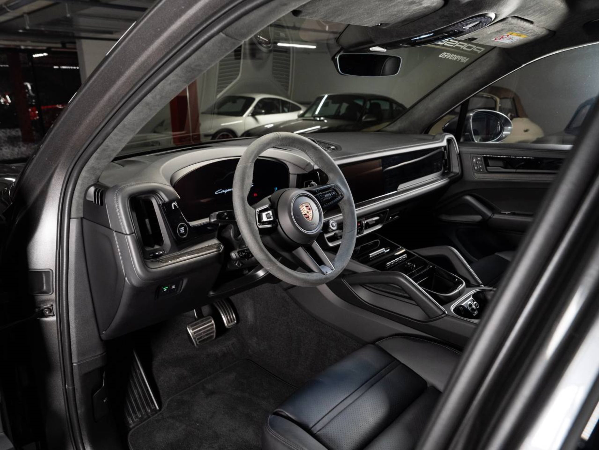 PORSCHE Cayenne GTS-showroom-element-3