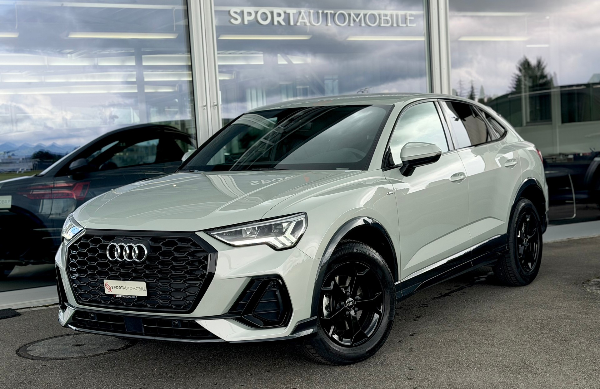 AUDI Q3 Sportback 35 TFSI S line Attraction S-tronic-showroom-element-1