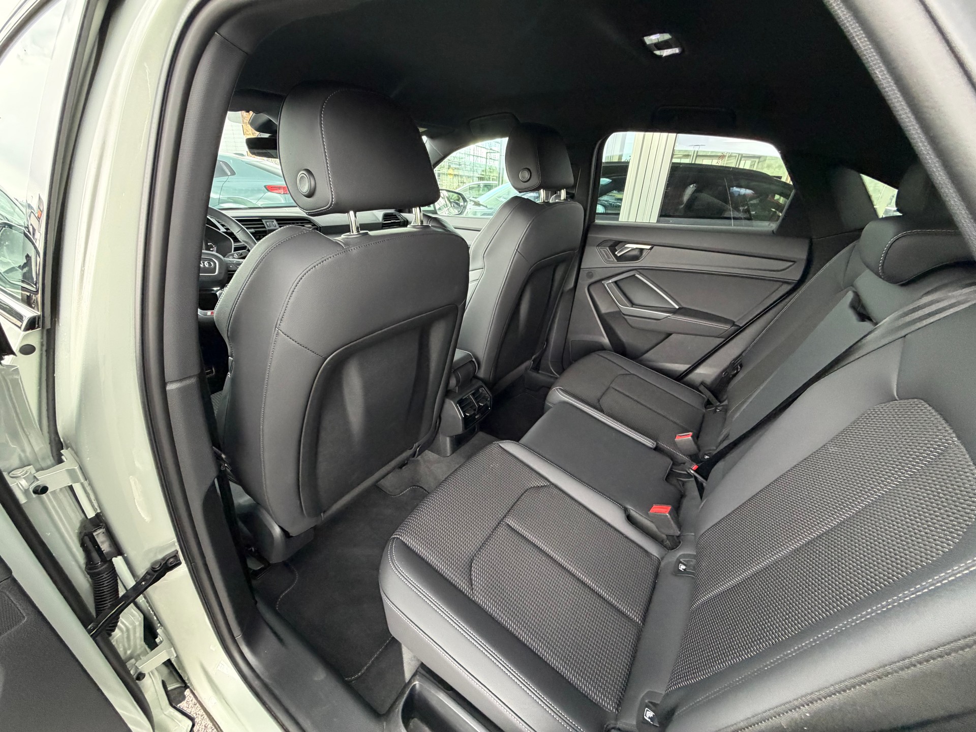 AUDI Q3 Sportback 35 TFSI S line Attraction S-tronic-image-11