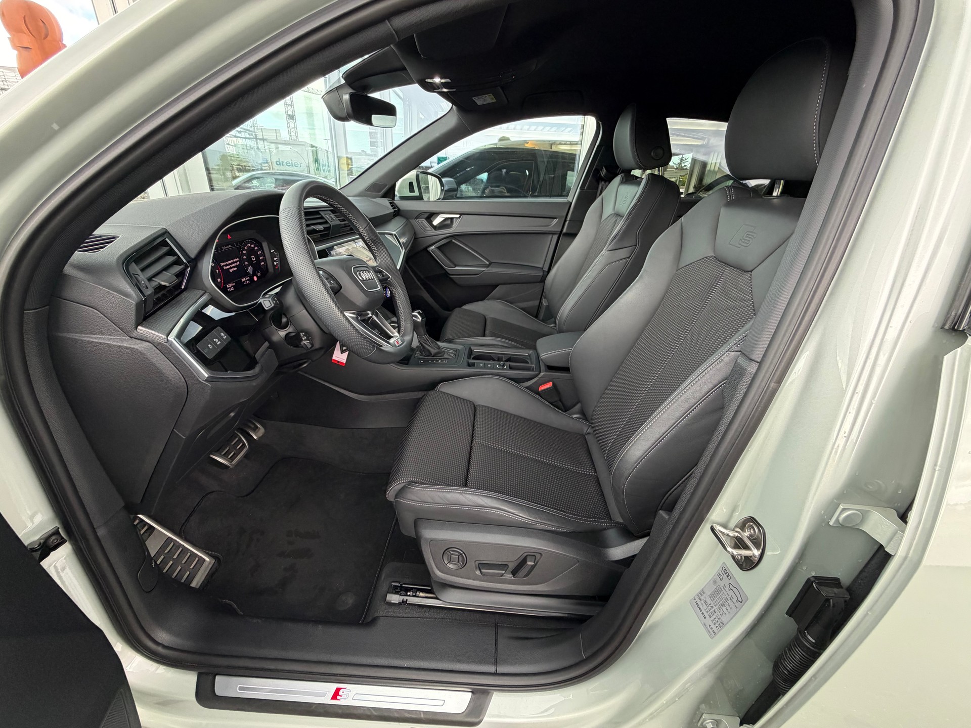 AUDI Q3 Sportback 35 TFSI S line Attraction S-tronic-image-14