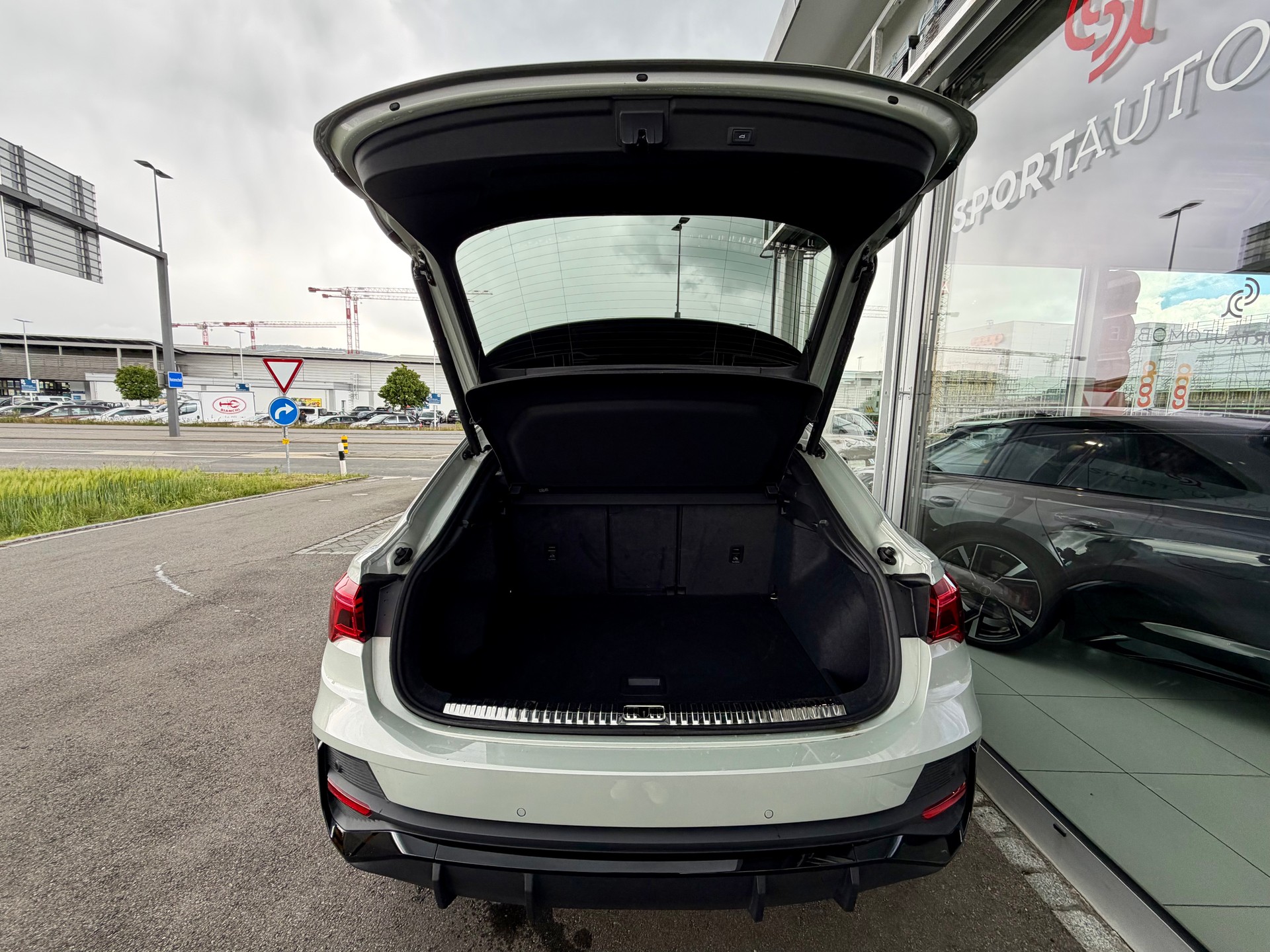 AUDI Q3 Sportback 35 TFSI S line Attraction S-tronic-image-8