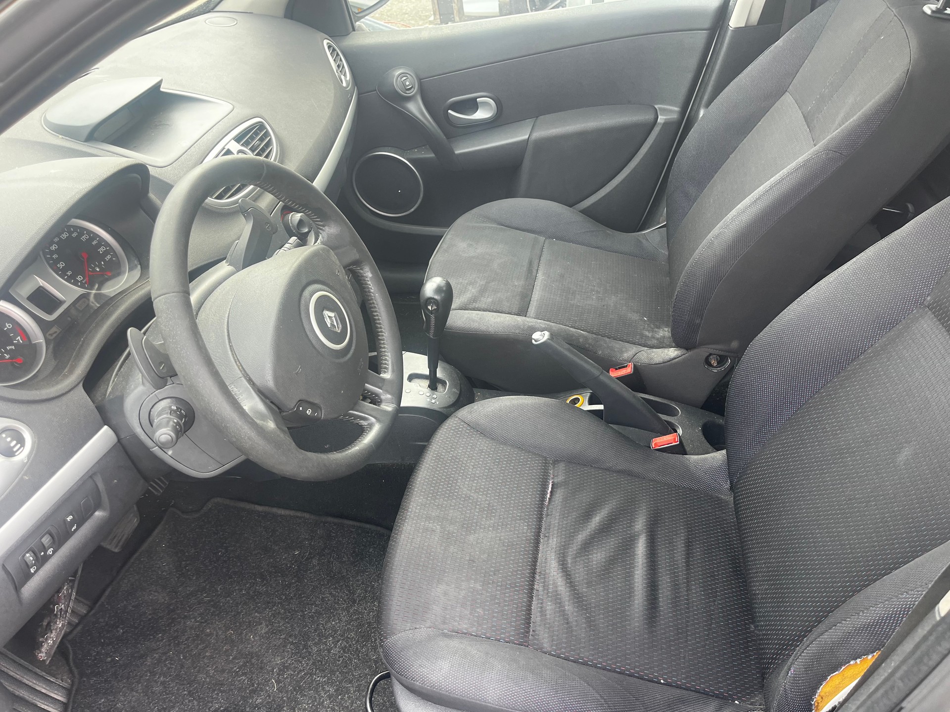 RENAULT CLIO-image-11