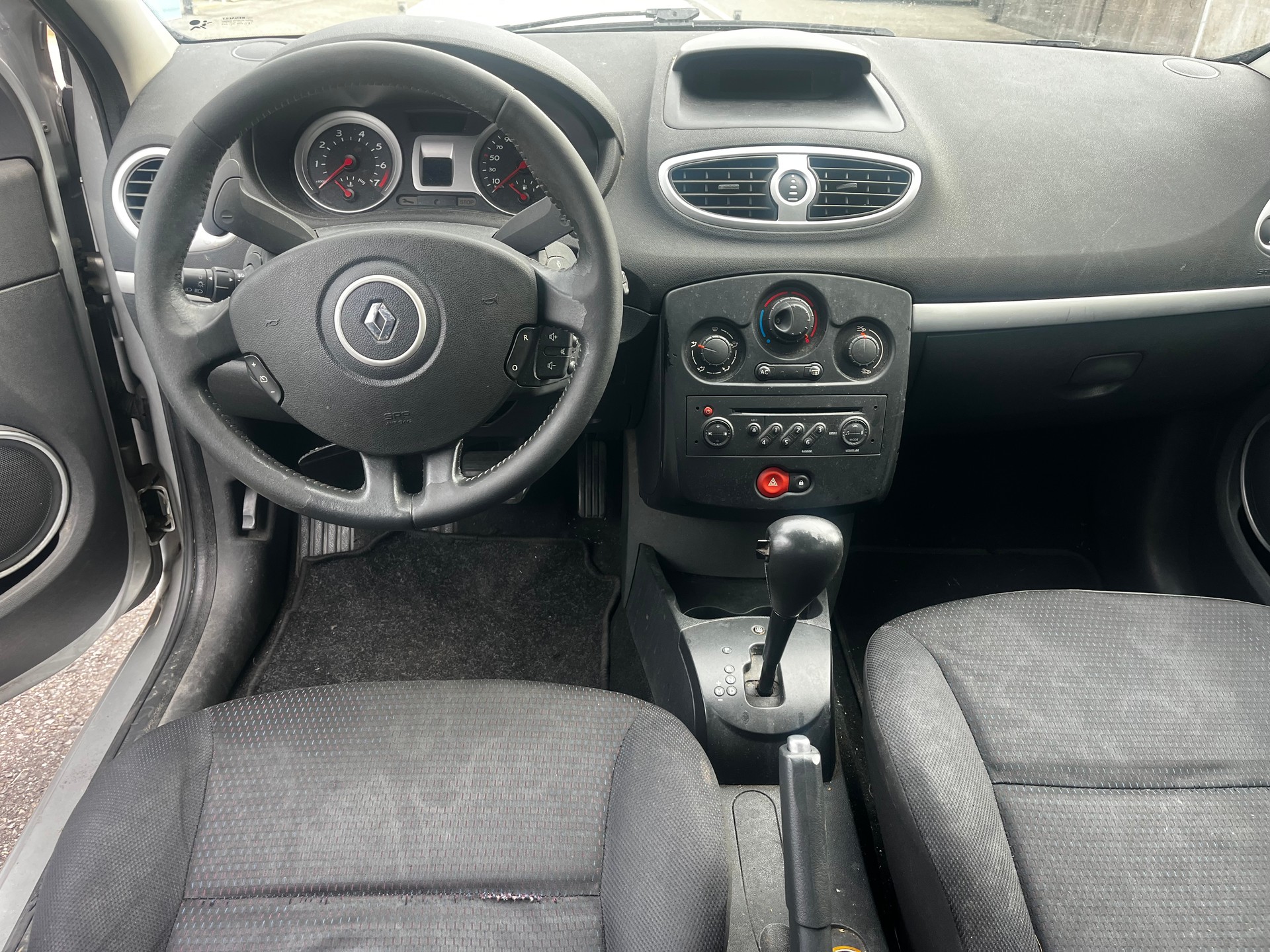 RENAULT CLIO-image-12