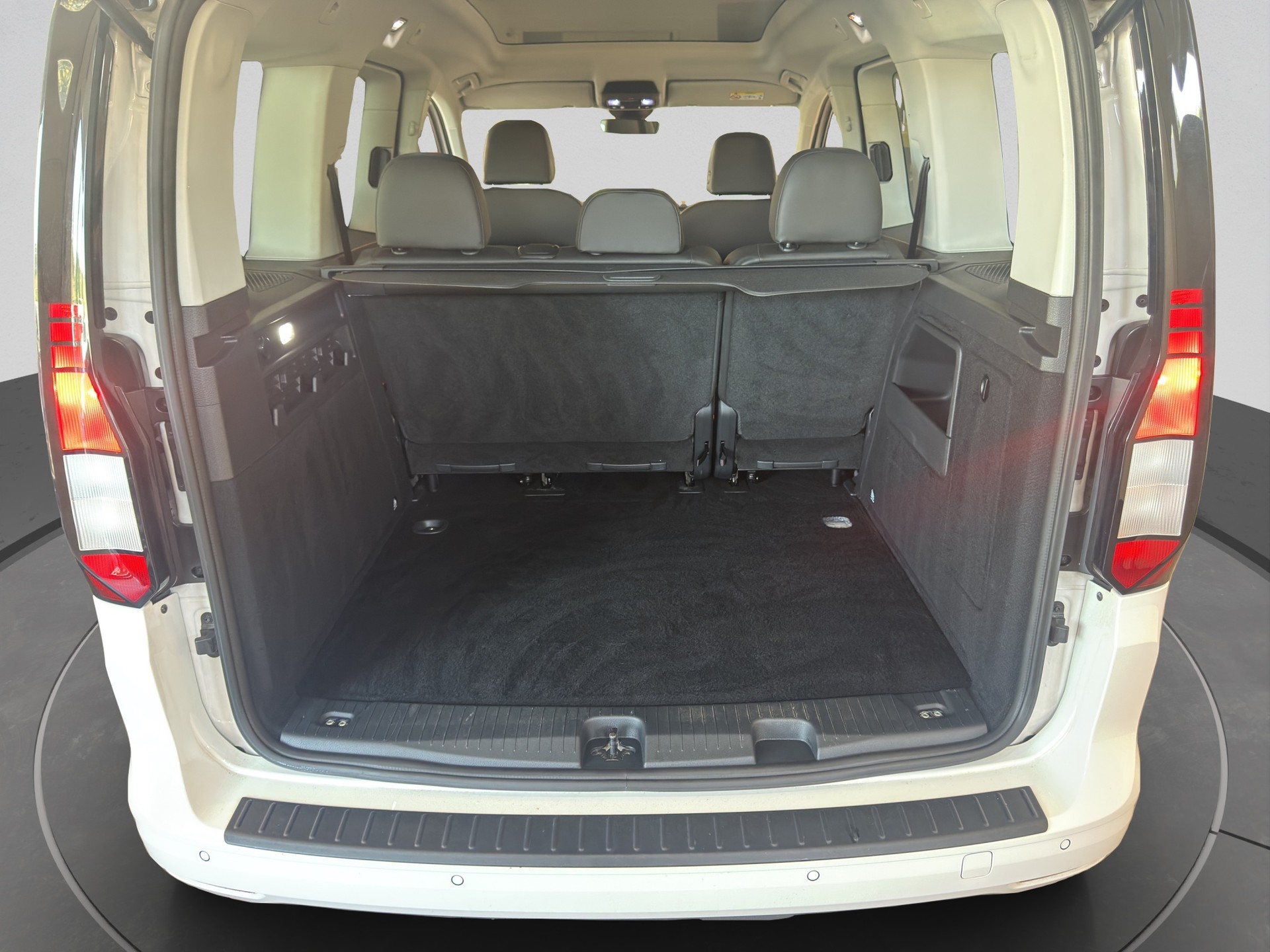 VW Caddy 2.0 TDI Liberty DSG-image-16