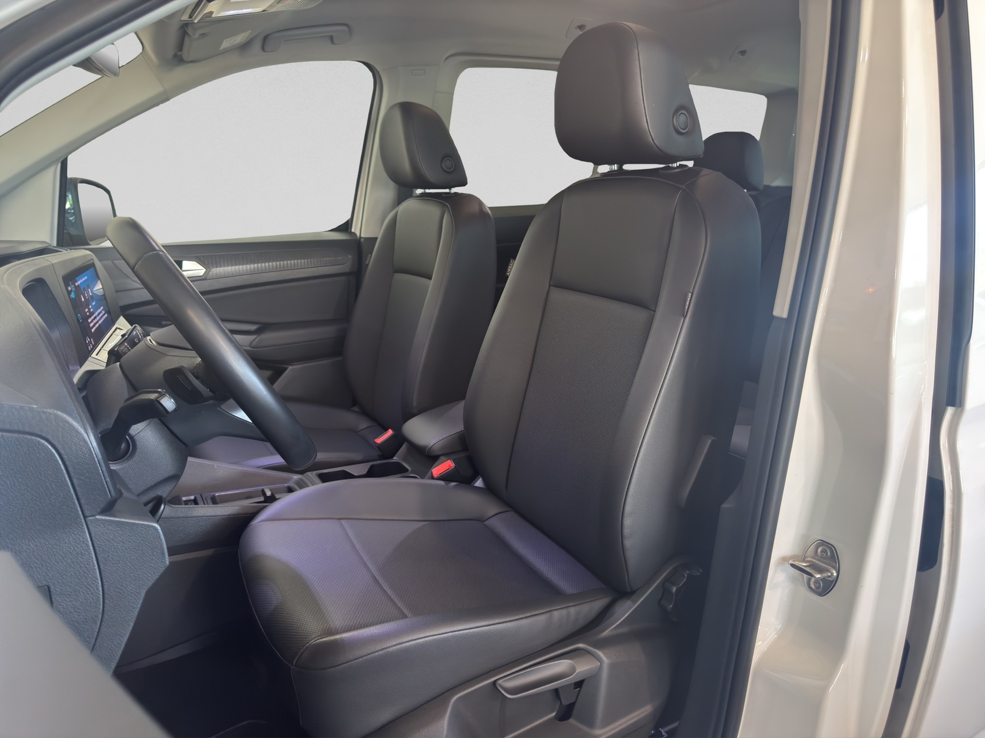 VW Caddy 2.0 TDI Liberty DSG-image-8