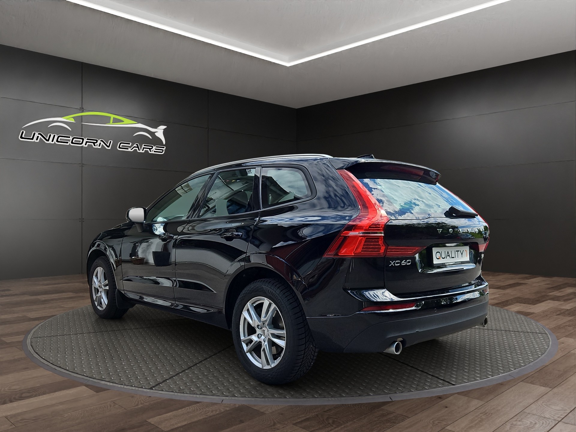 VOLVO XC60 D4 AWD Momentum Geartronic-image-4