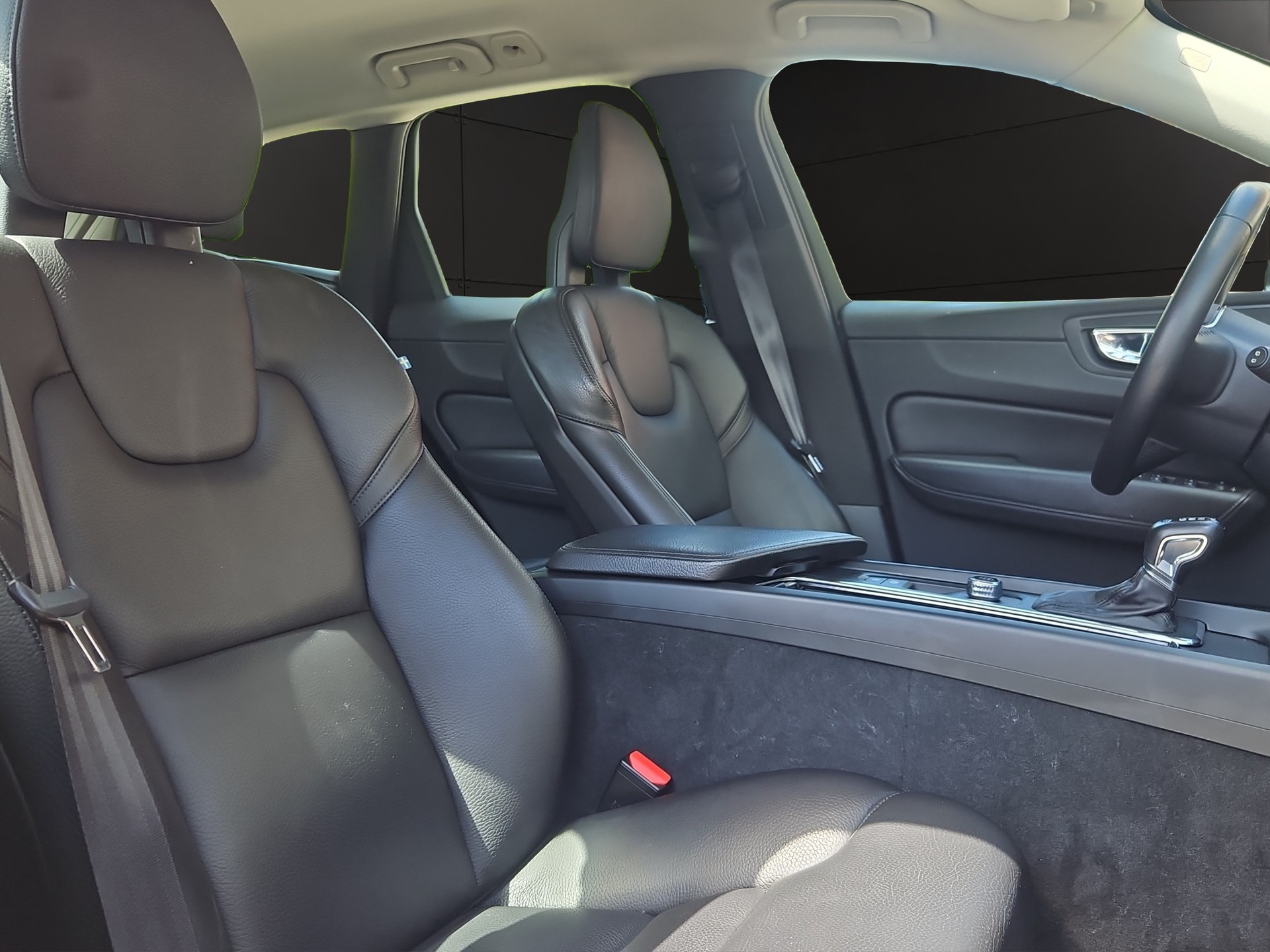 VOLVO XC60 D4 AWD Momentum Geartronic-image-17