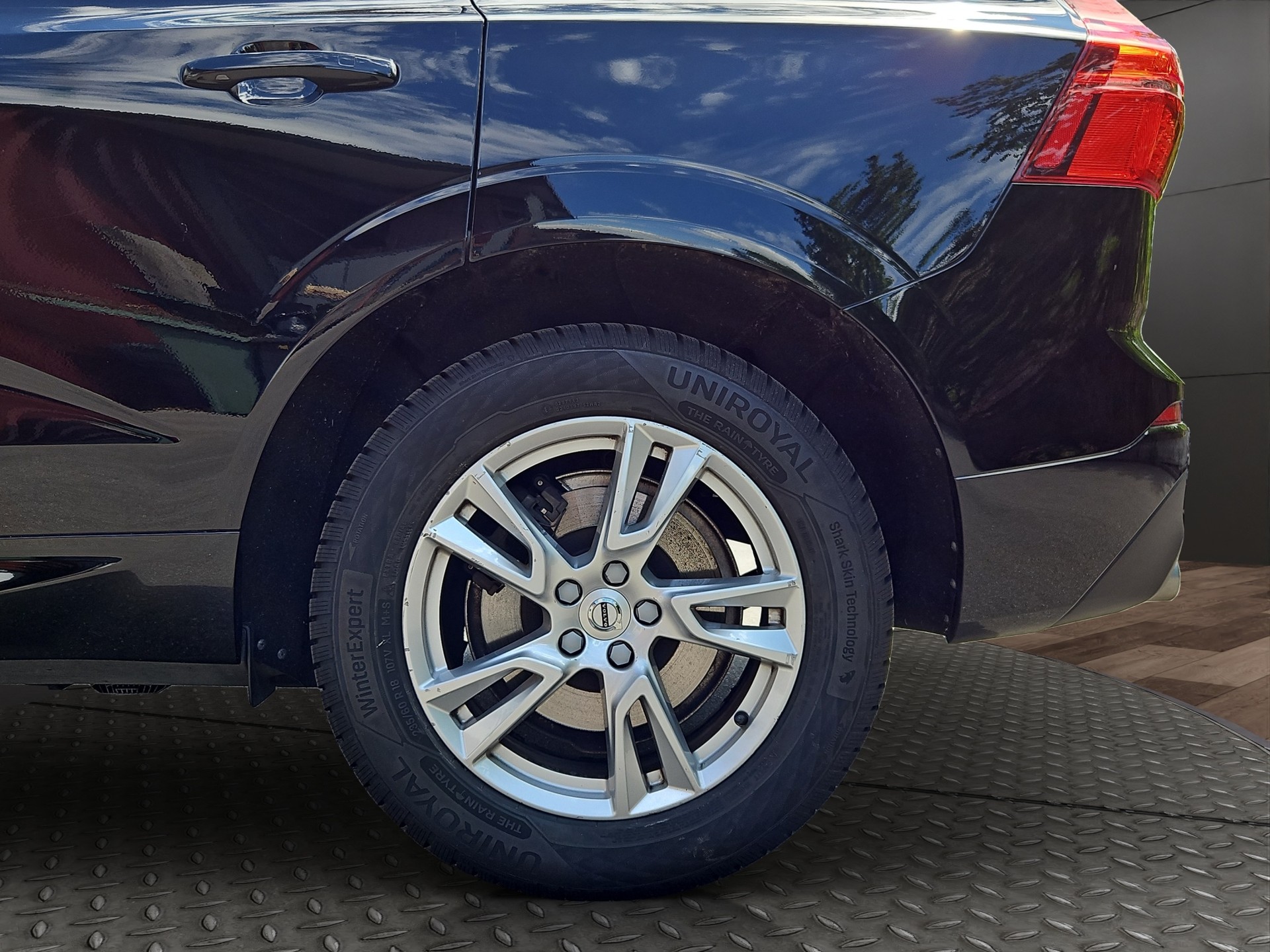 VOLVO XC60 D4 AWD Momentum Geartronic-image-24