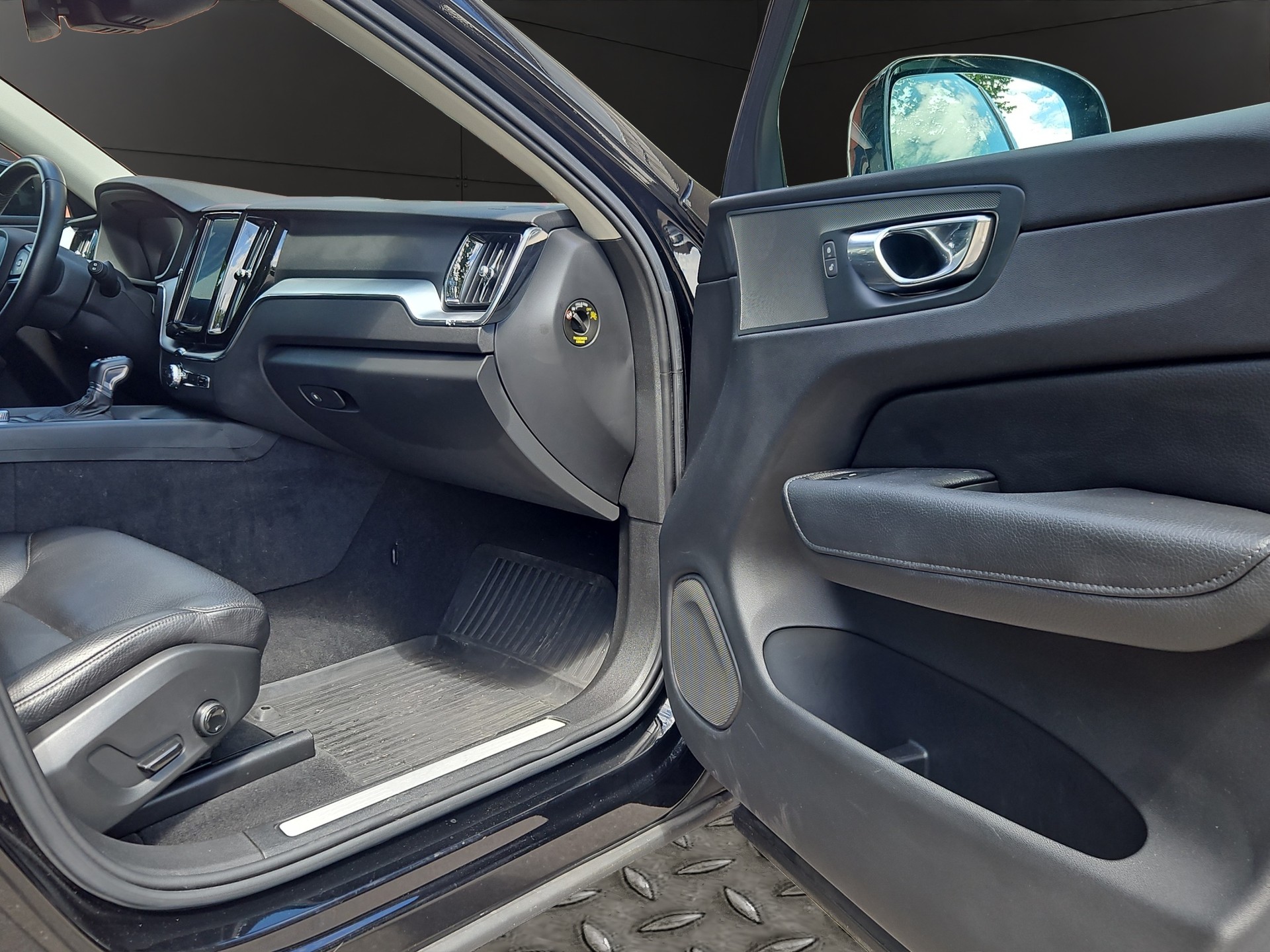 VOLVO XC60 D4 AWD Momentum Geartronic-image-19
