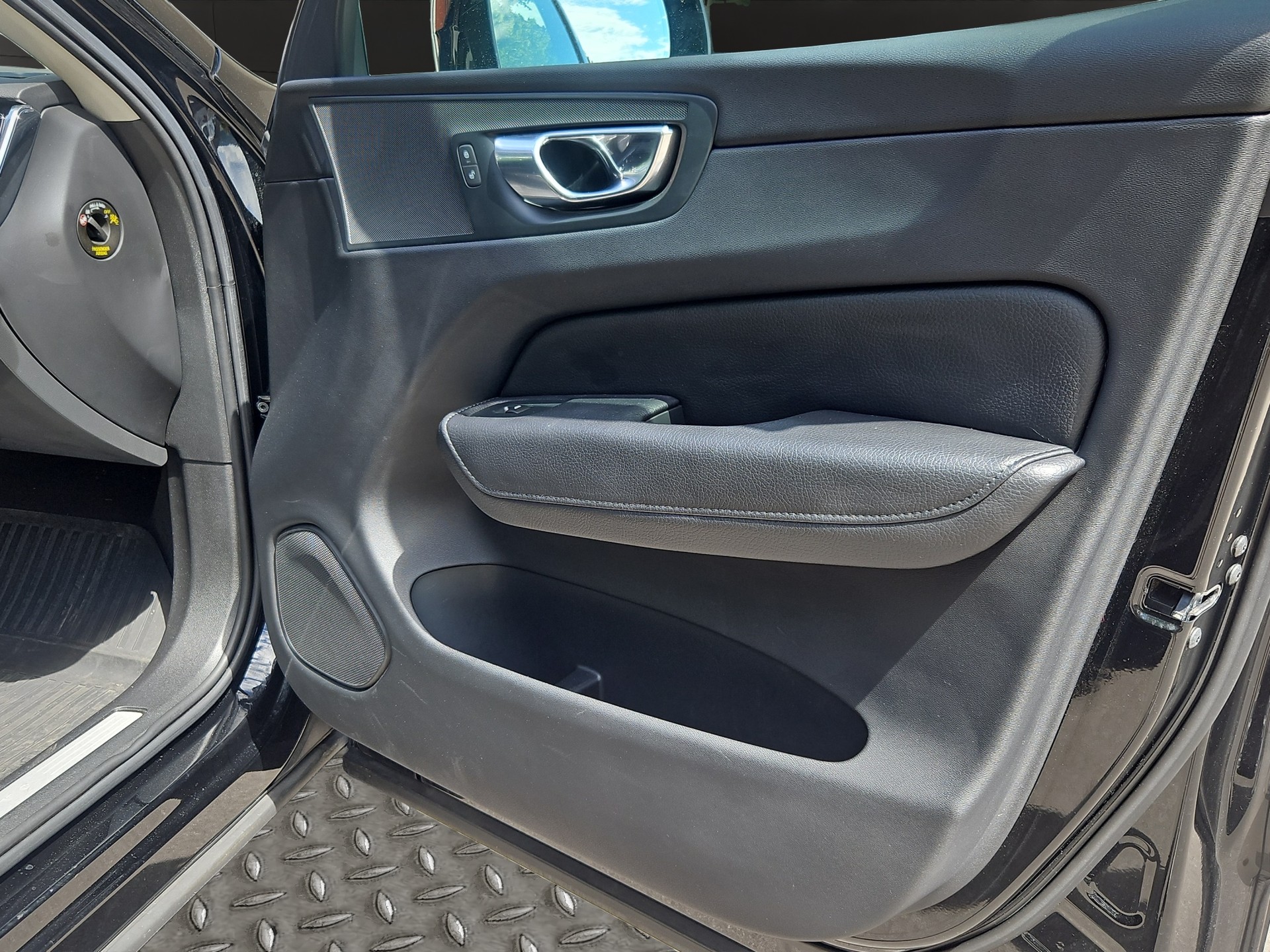 VOLVO XC60 D4 AWD Momentum Geartronic-image-16