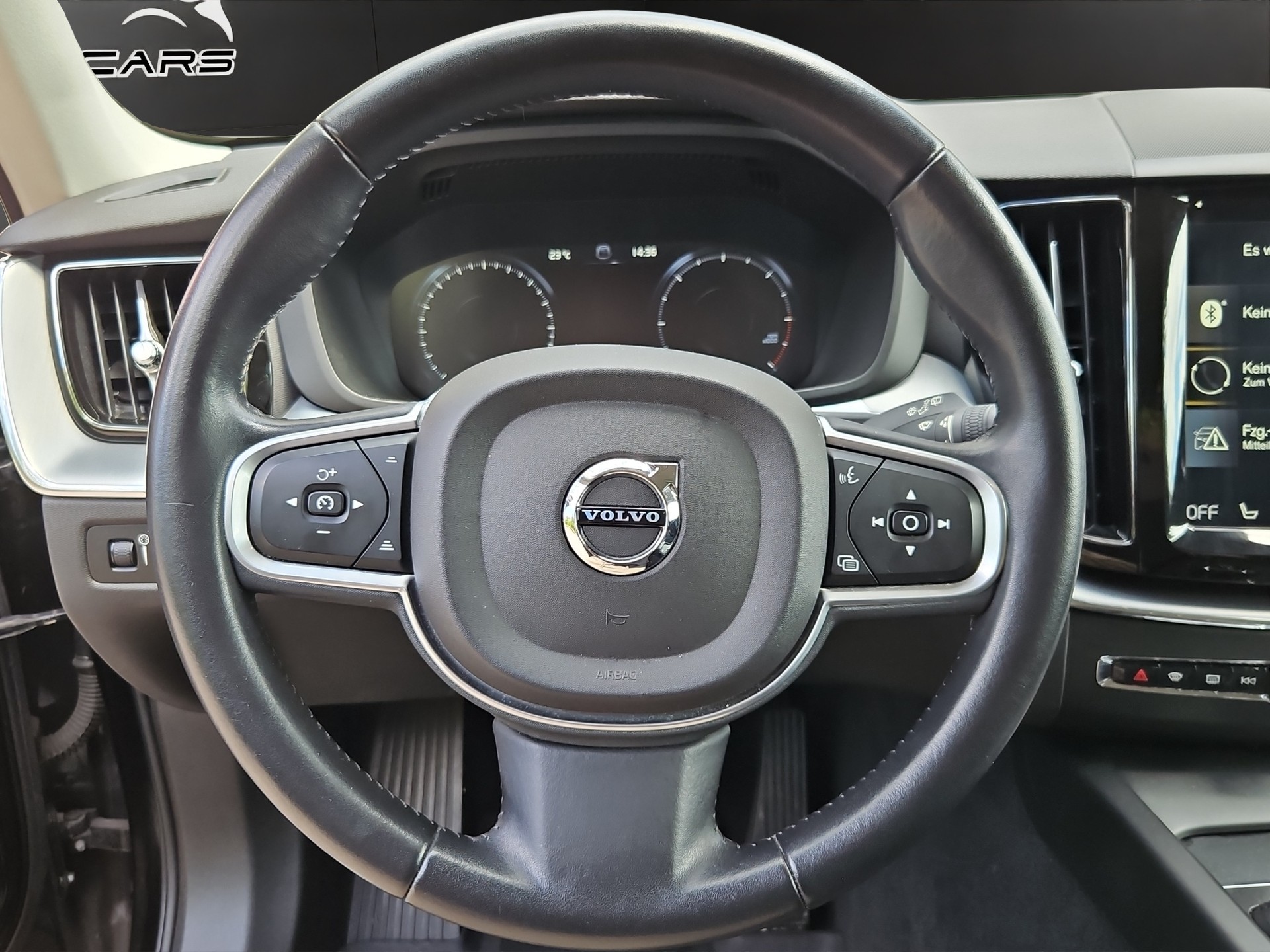 VOLVO XC60 D4 AWD Momentum Geartronic-image-9