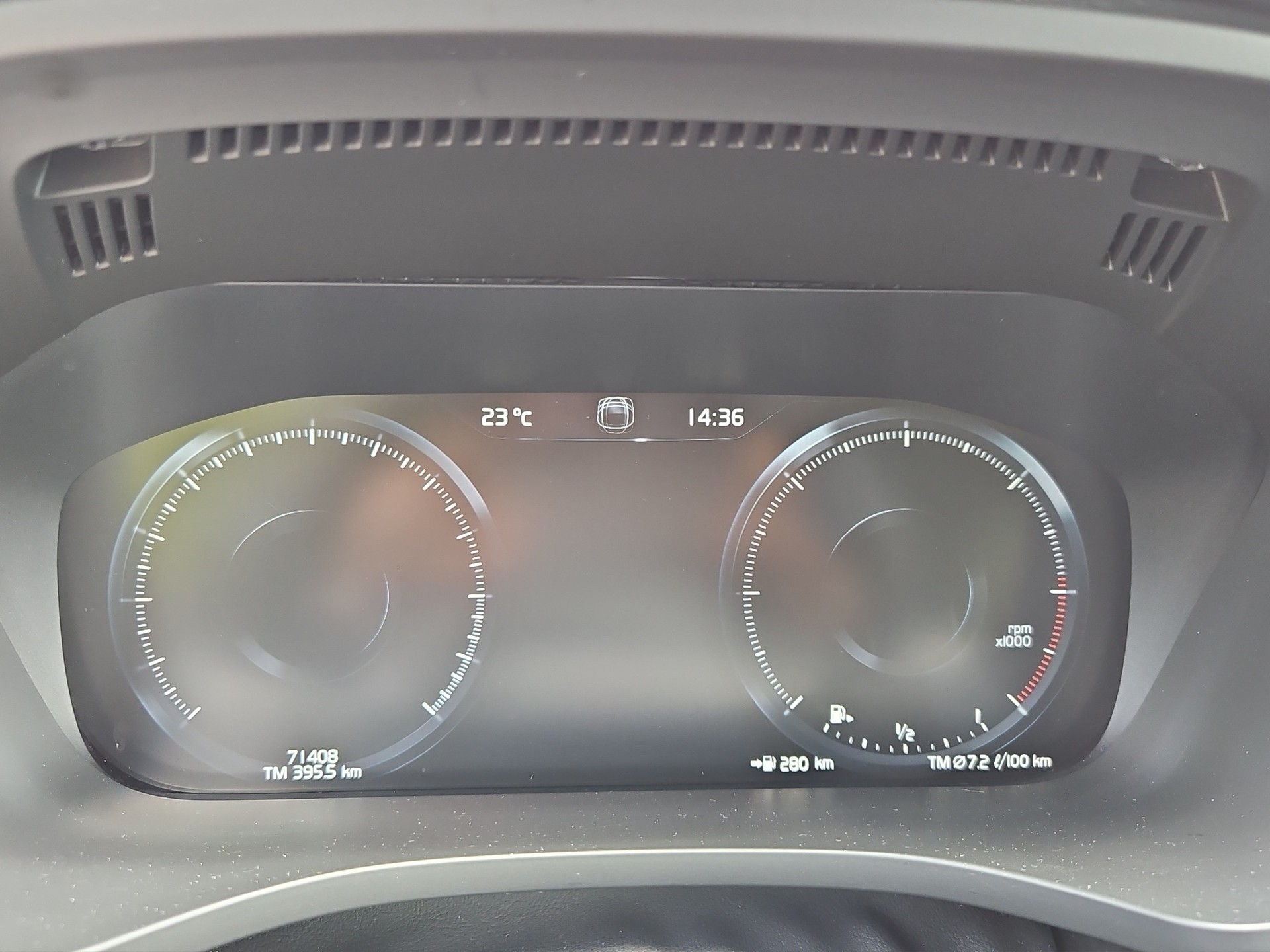 VOLVO XC60 D4 AWD Momentum Geartronic-image-10