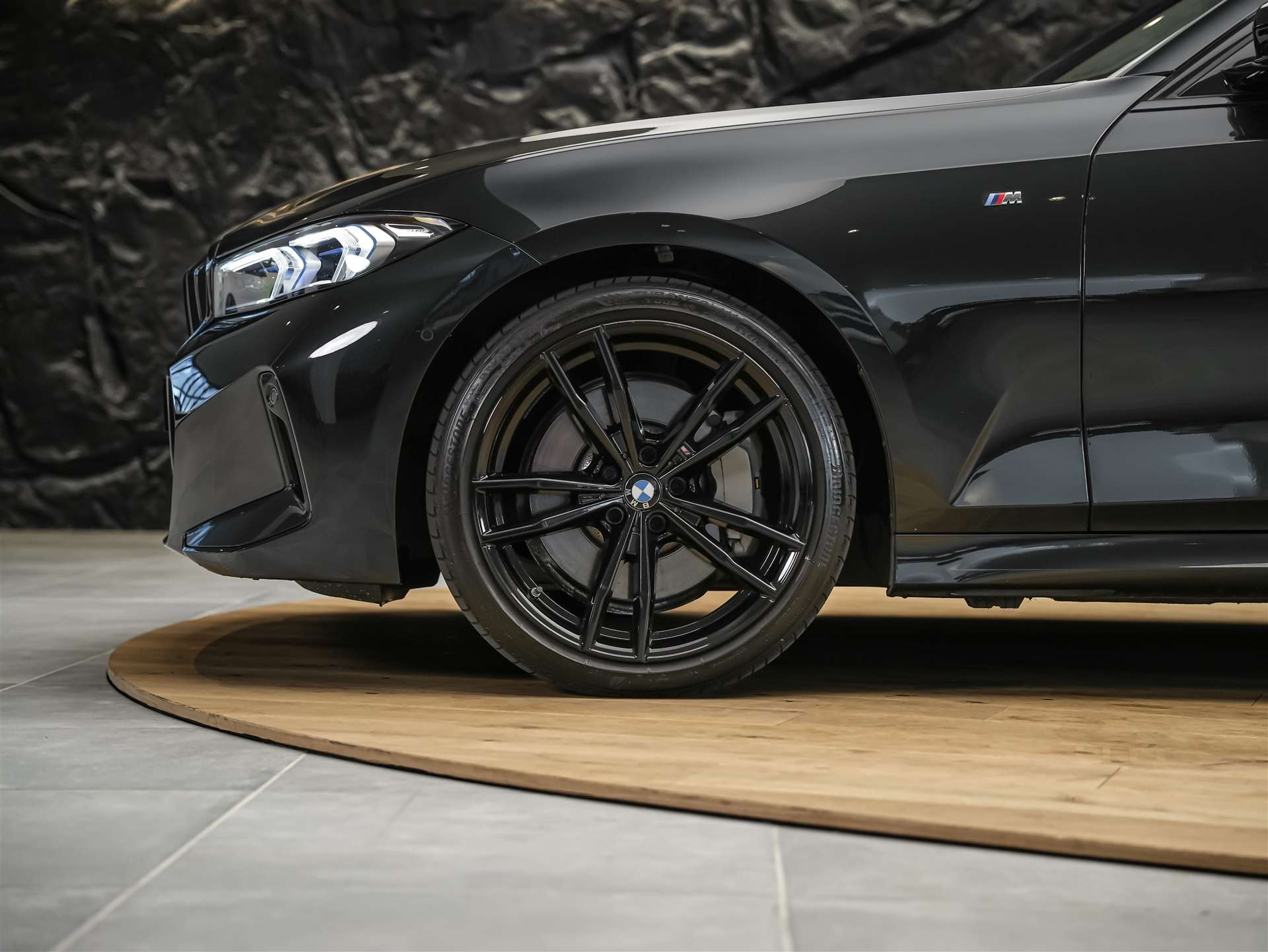 BMW 330i xDrive Steptronic M Sport Pro *Panorama*El. Sitze mit Memory*Head-Up*Harman/Kardon*-image-17