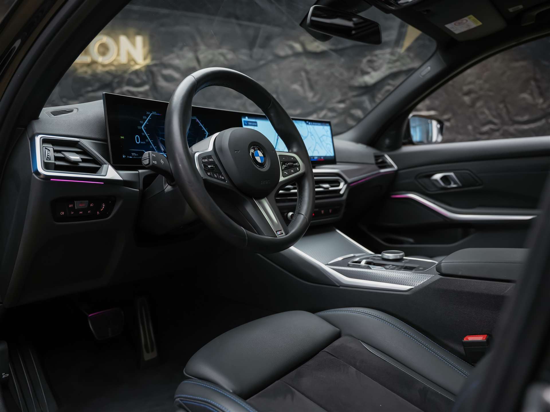BMW 330i xDrive Steptronic M Sport Pro *Panorama*El. Sitze mit Memory*Head-Up*Harman/Kardon*-image-8