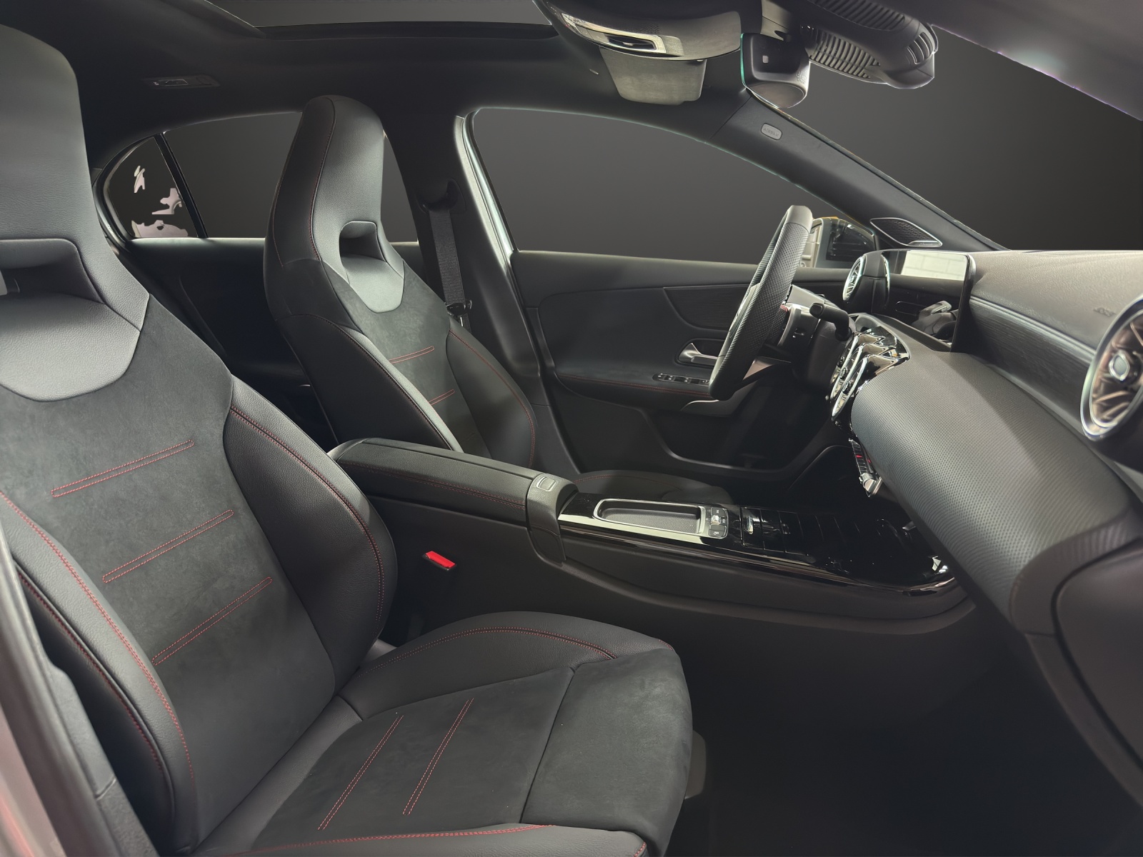 MERCEDES-BENZ A 200 Night Star 7G-DCT-image-11