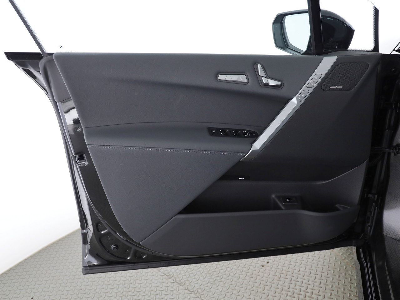 BMW iX xDrive60 M Sport-image-15
